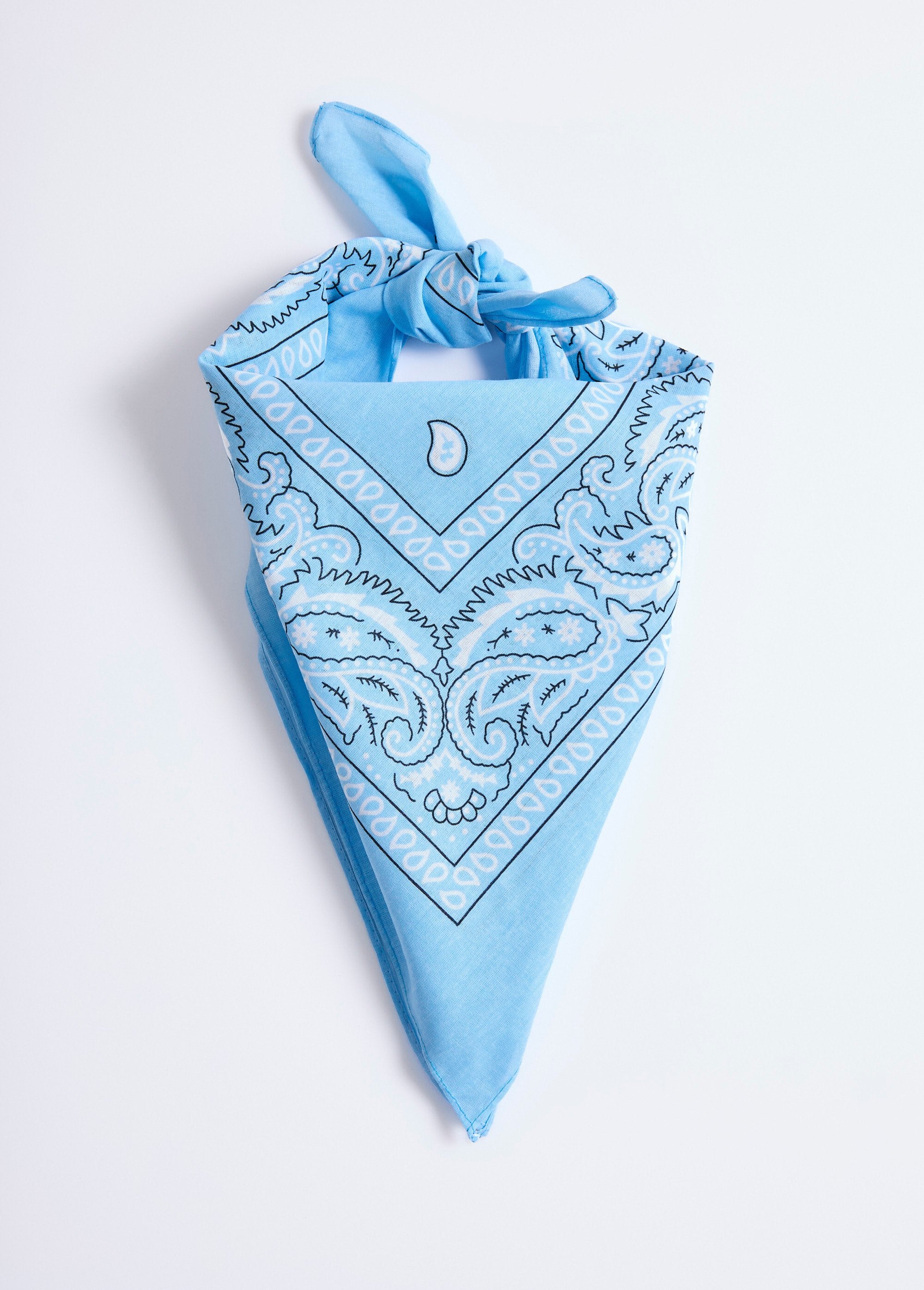 Pañuelo_cuadrado_tipo_bandana_Cielo_azul_FA1_slim