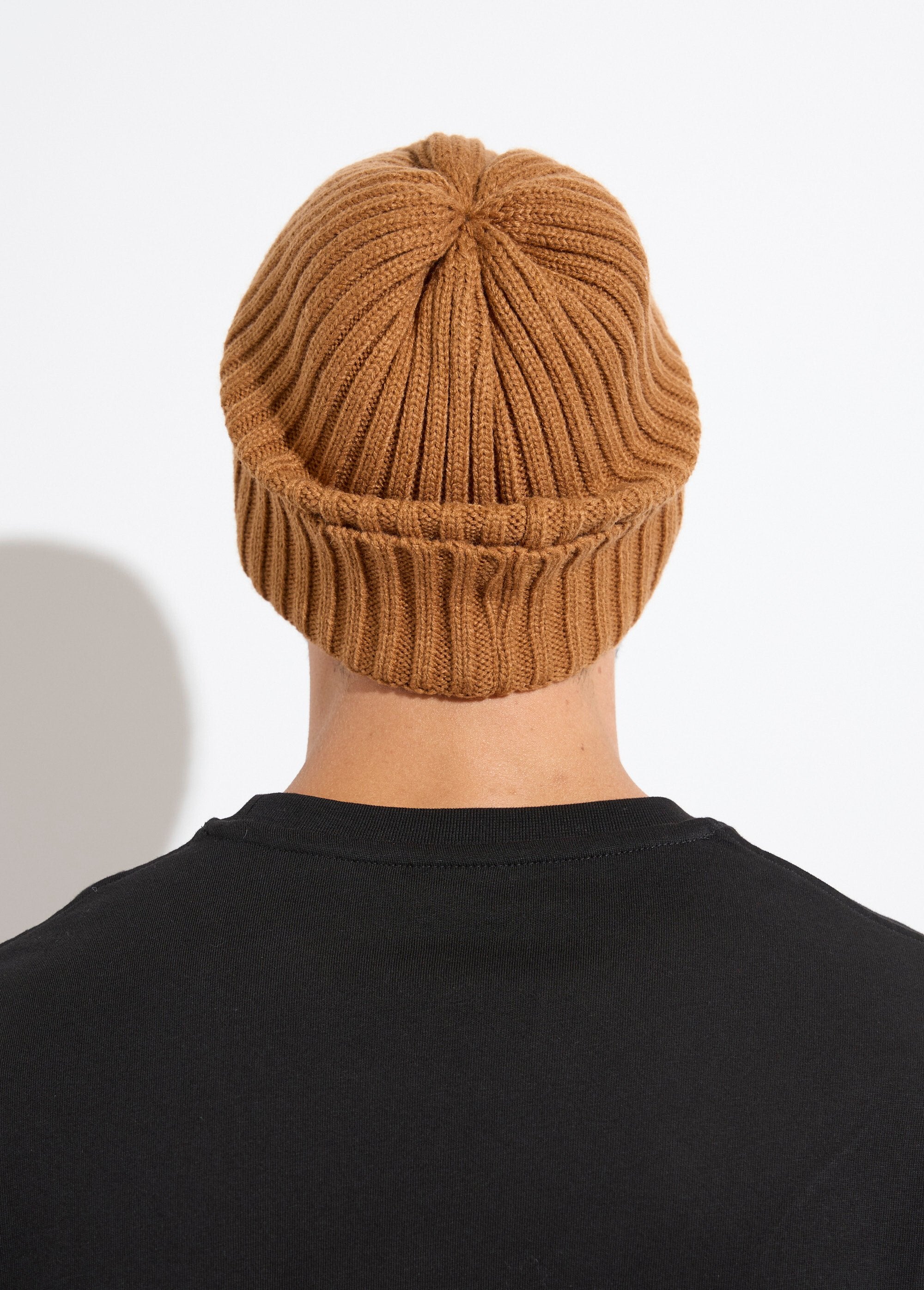 Gorro_de_punto_acanalado_con_puño_camello_DO1_slim