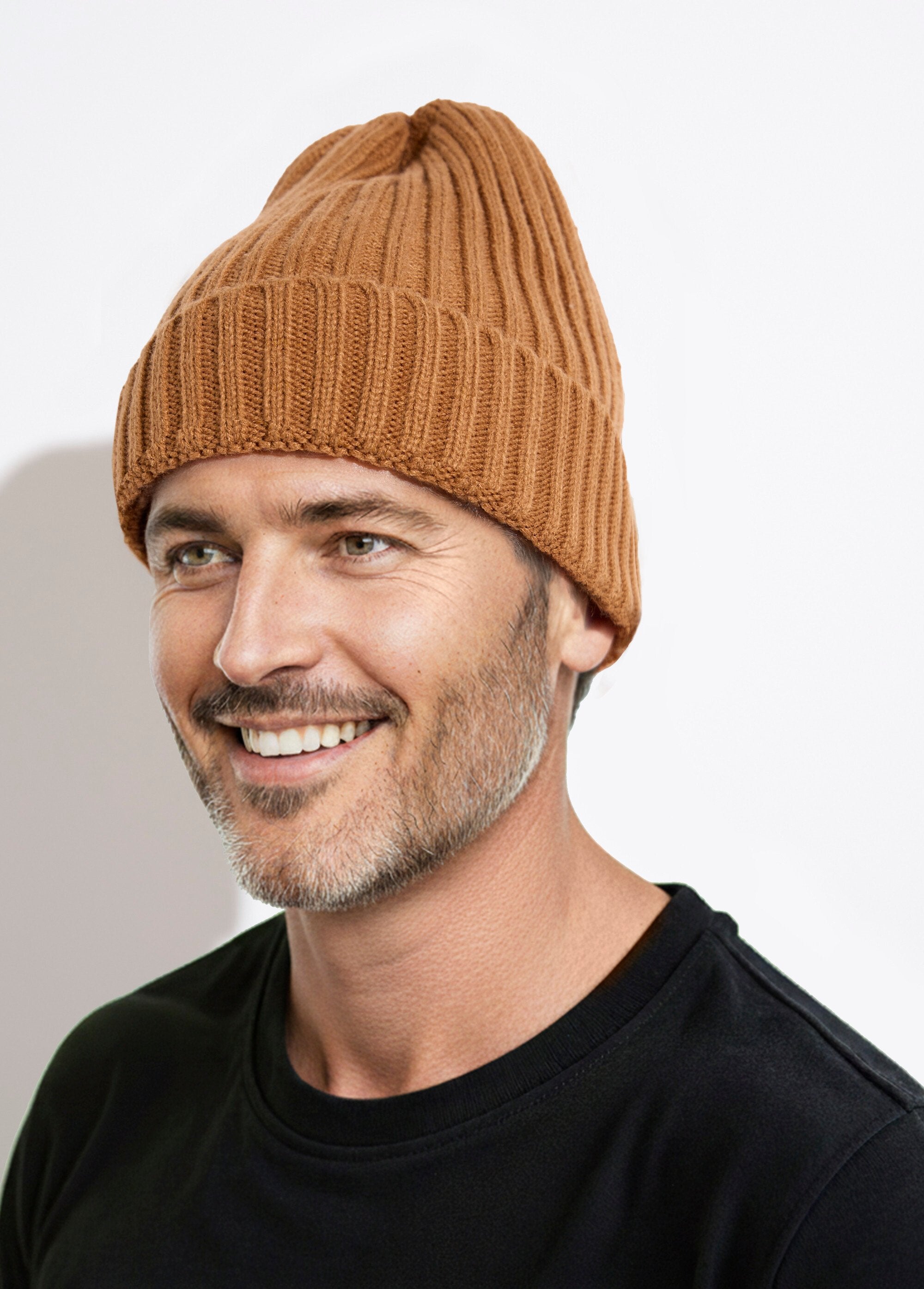 Gorro_de_punto_acanalado_con_puño_camello_FA1_slim
