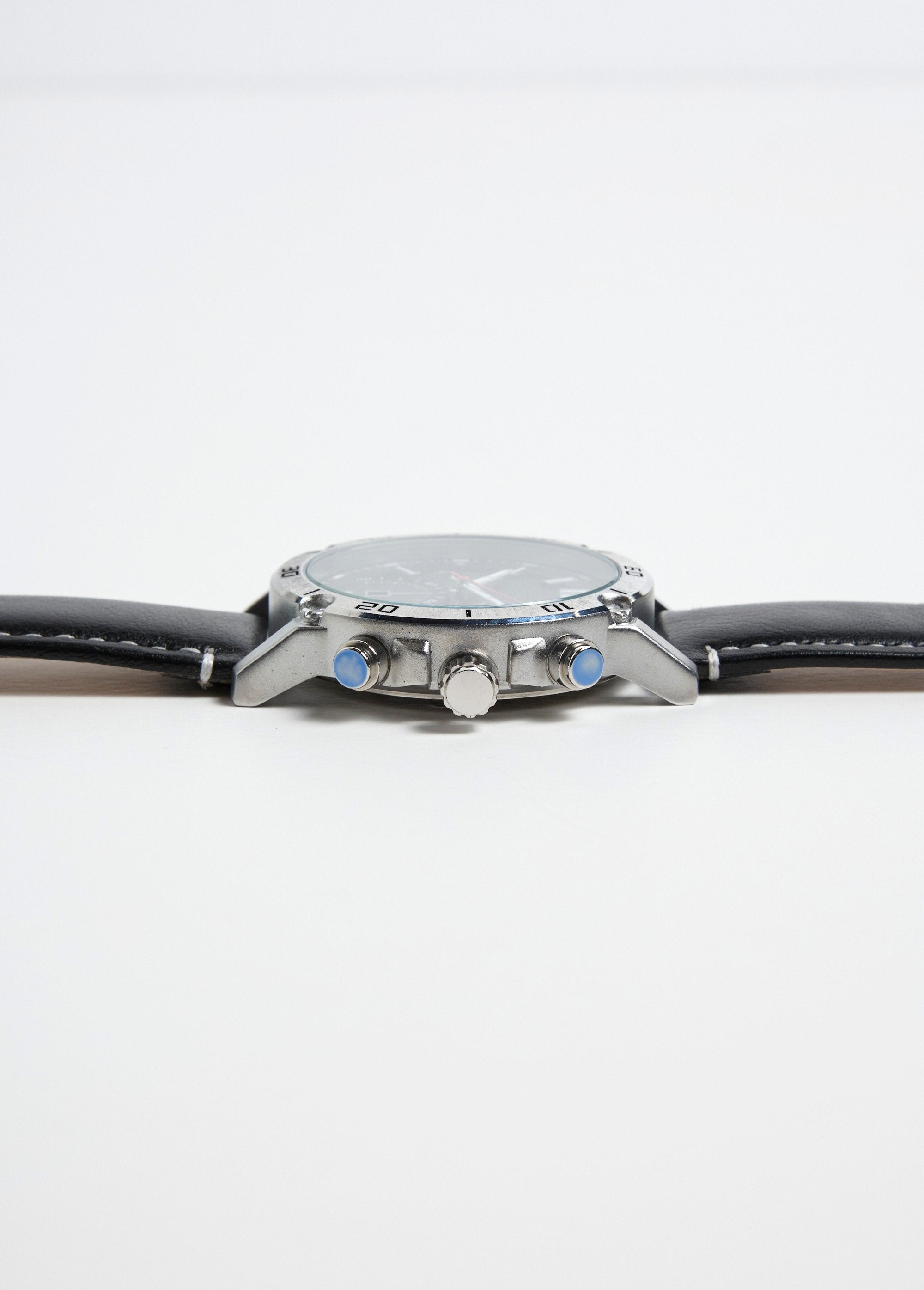 Reloj_cronógrafo_redondo_en_acero_inoxidable_y_piel._Negro_DE3_slim