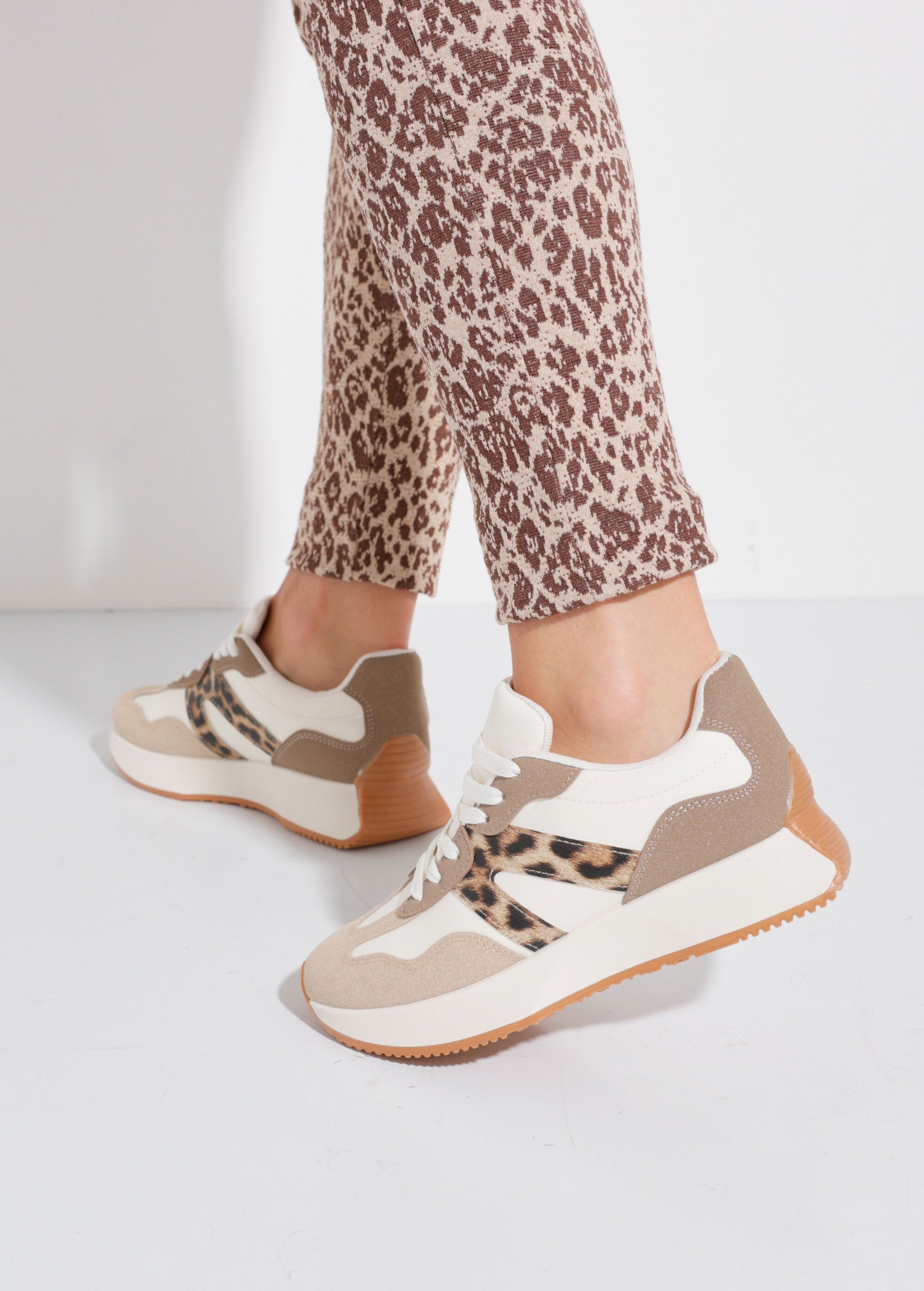 Zapatillas_deportivas_con_cuña_para_correr_Leopardo_SF1_slim