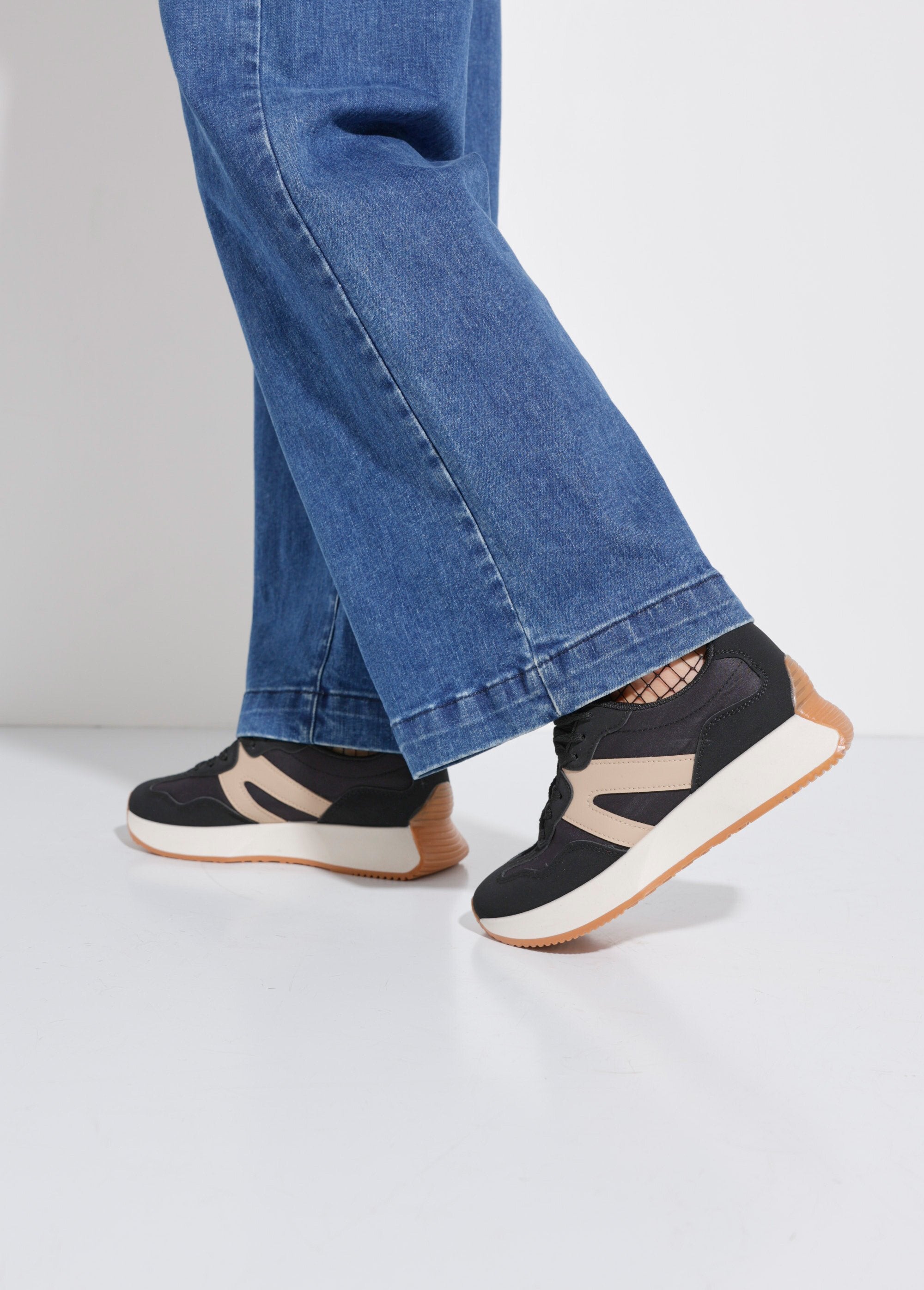 Zapatillas_deportivas_con_cuña_para_correr_Negro_SF1_slim