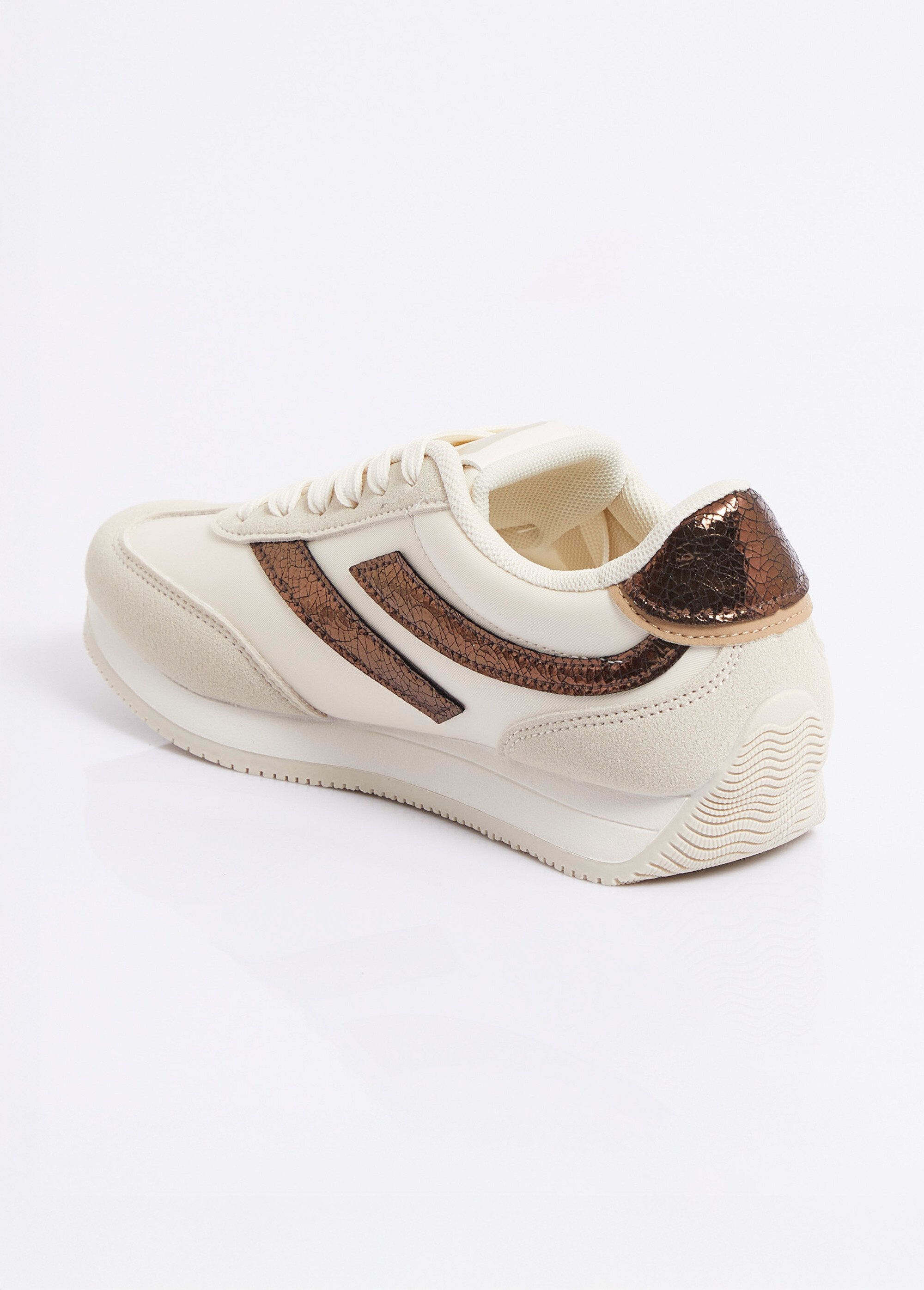 Zapatillas_deportivas_con_aspecto_deportivo_y_cordones_elegantes_Beige_DO1_slim
