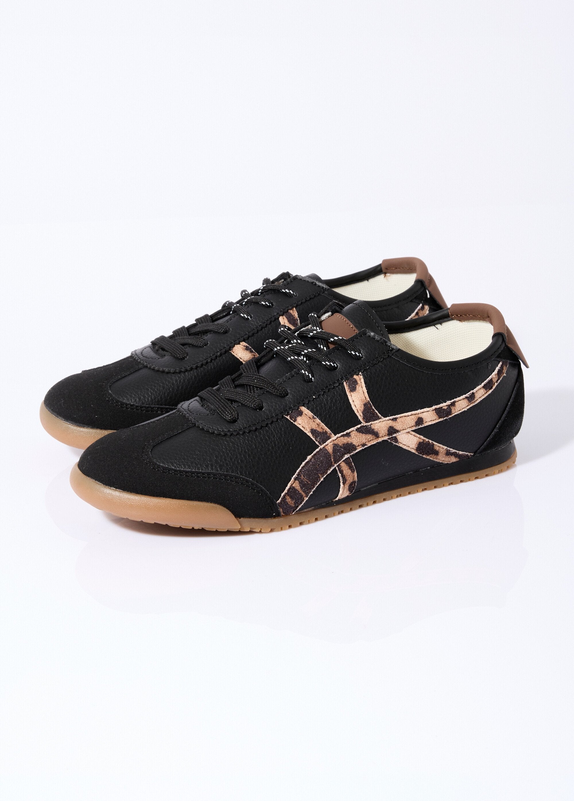 Zapatillas_de_suela_fina_con_inserciones_Negro_DE1_slim
