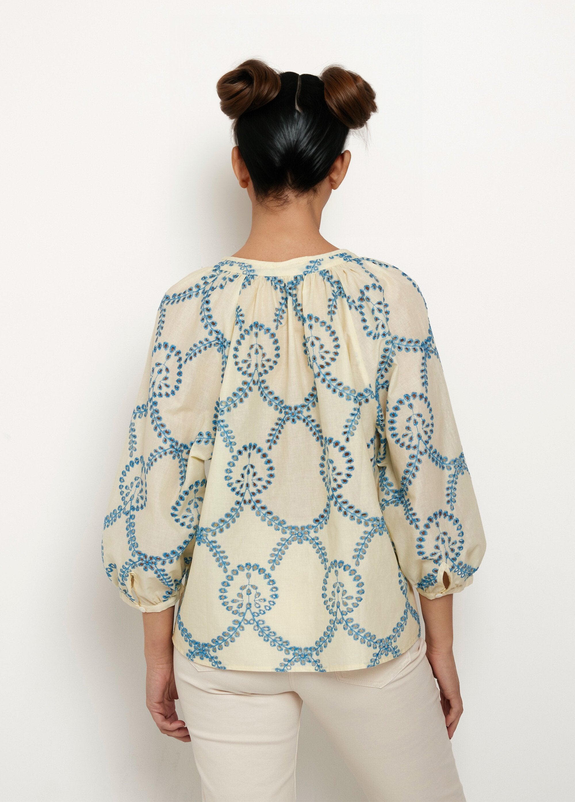 Blusa_suelta_con_bordado_calado_y_mangas_3/4_Crudo_DO1_slim
