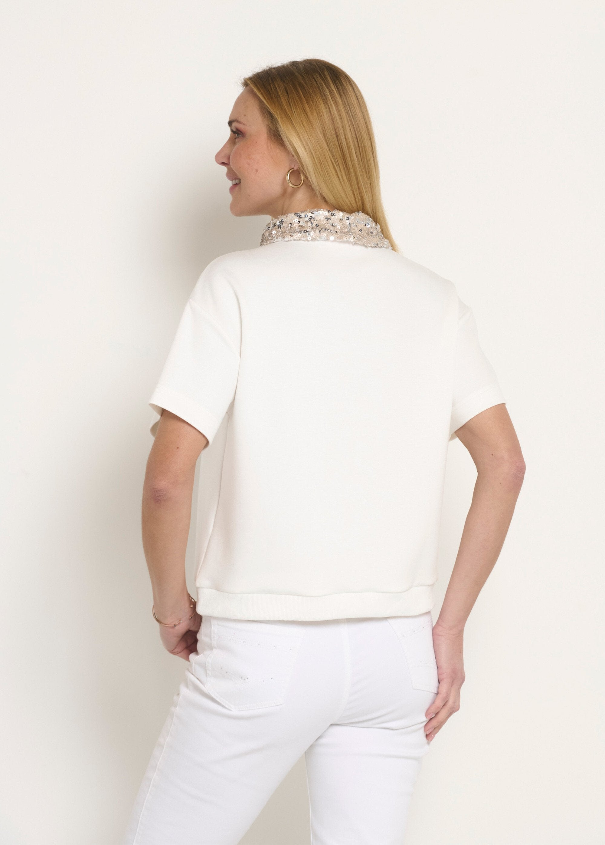 Blusa_con_cuello_de_lentejuelas_y_manga_corta_Blanco,_Blanca_DO1_slim