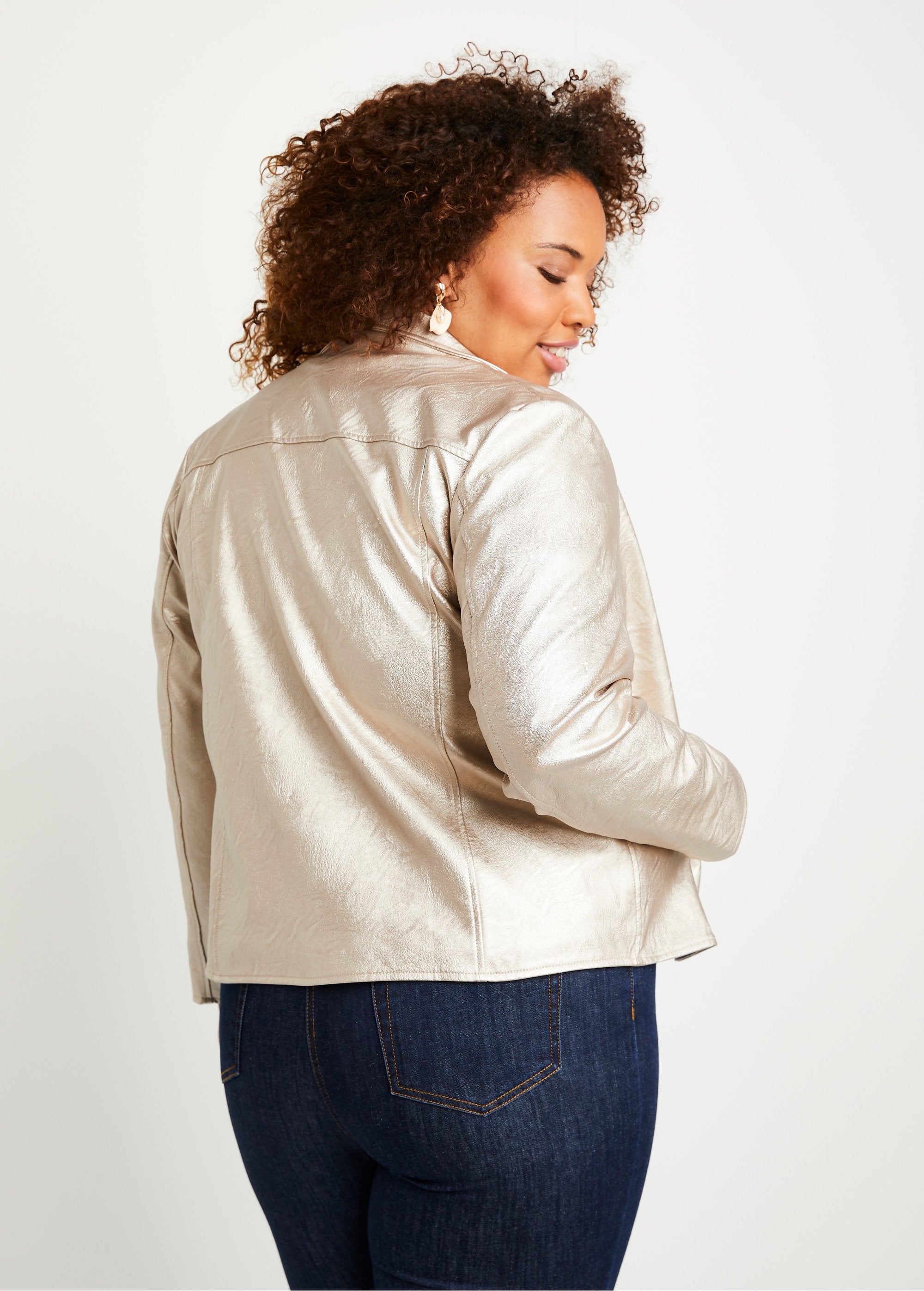 Chaqueta_con_cremallera_de_tejido_revestido_brillante_Beige_iridiscente_DO1_curvy