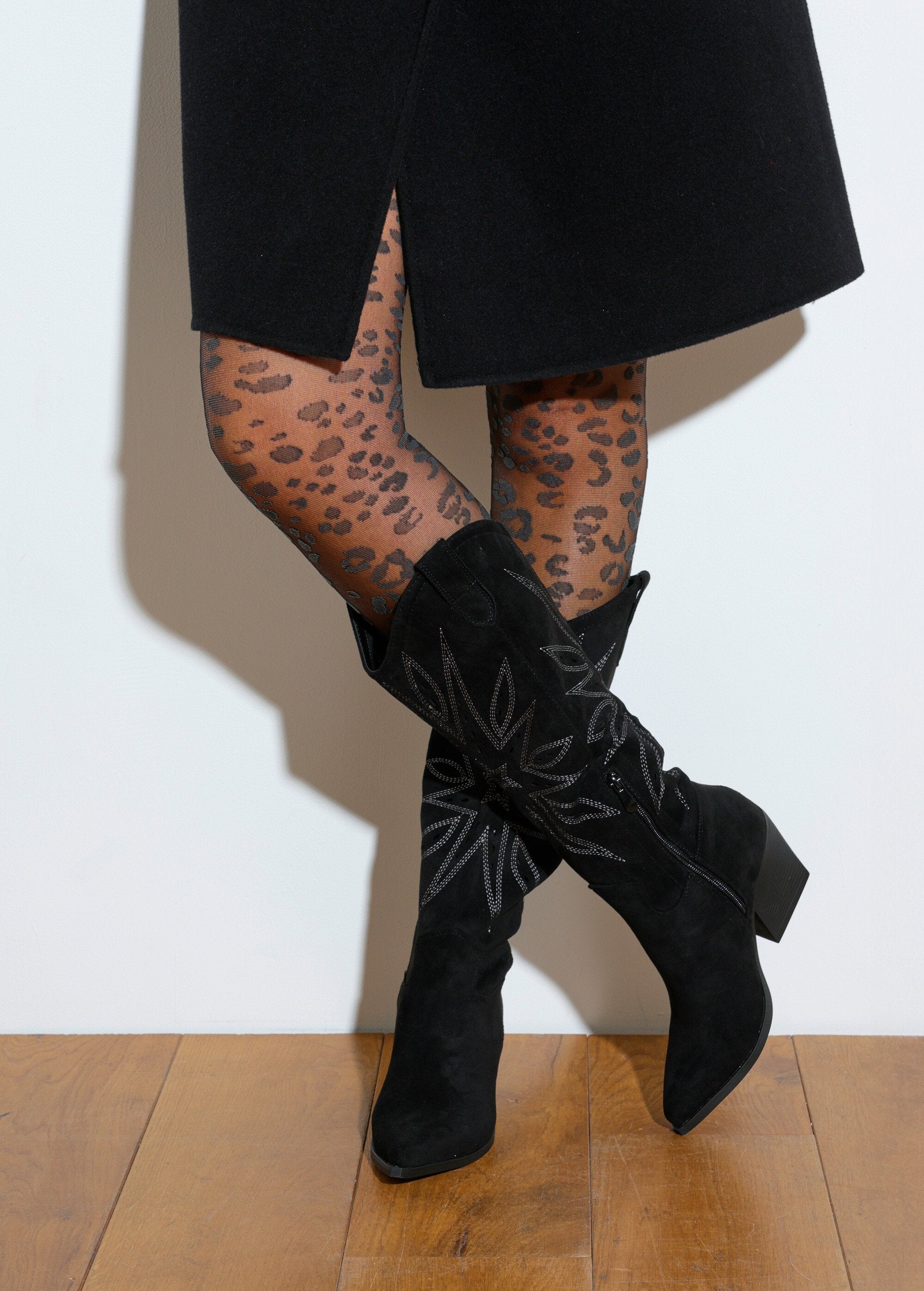 Botines_de_ante_con_tacón,_estilo_western_Negro_SF1_slim