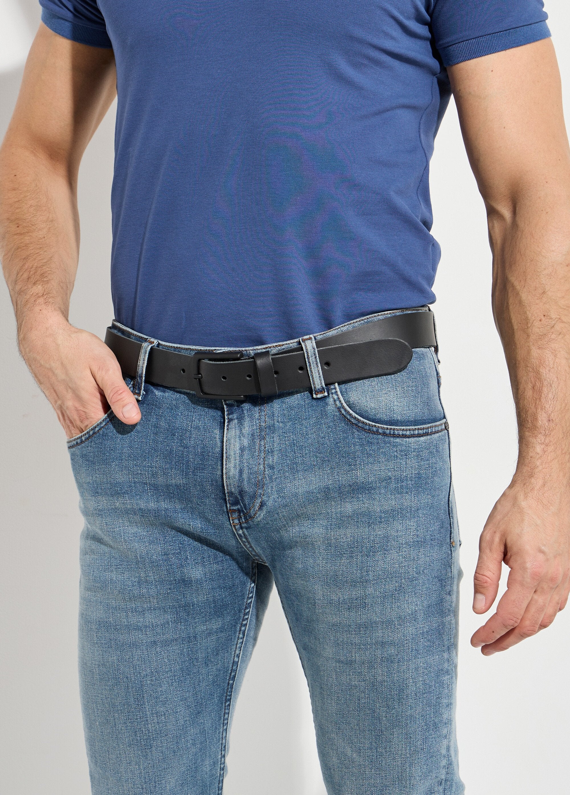 Cinturón_de_cuero_monocromático_con_bordes_sin_rematar_Negro_FA1_slim