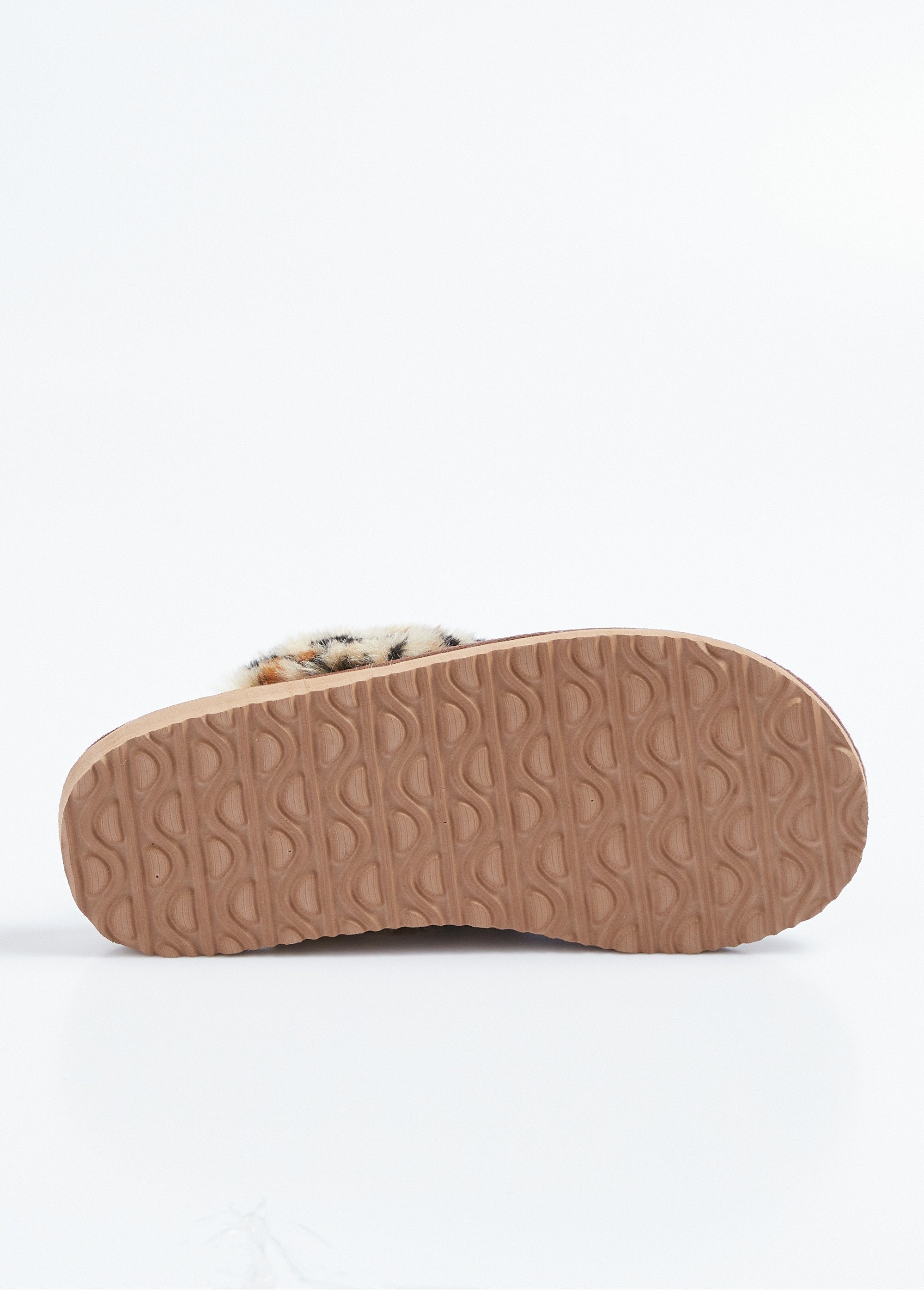 Zapatillas_tipo_mule_con_forro_de_piel_y_estampado_de_leopardo,_ancho_cómodo_Castaño_UN1_slim