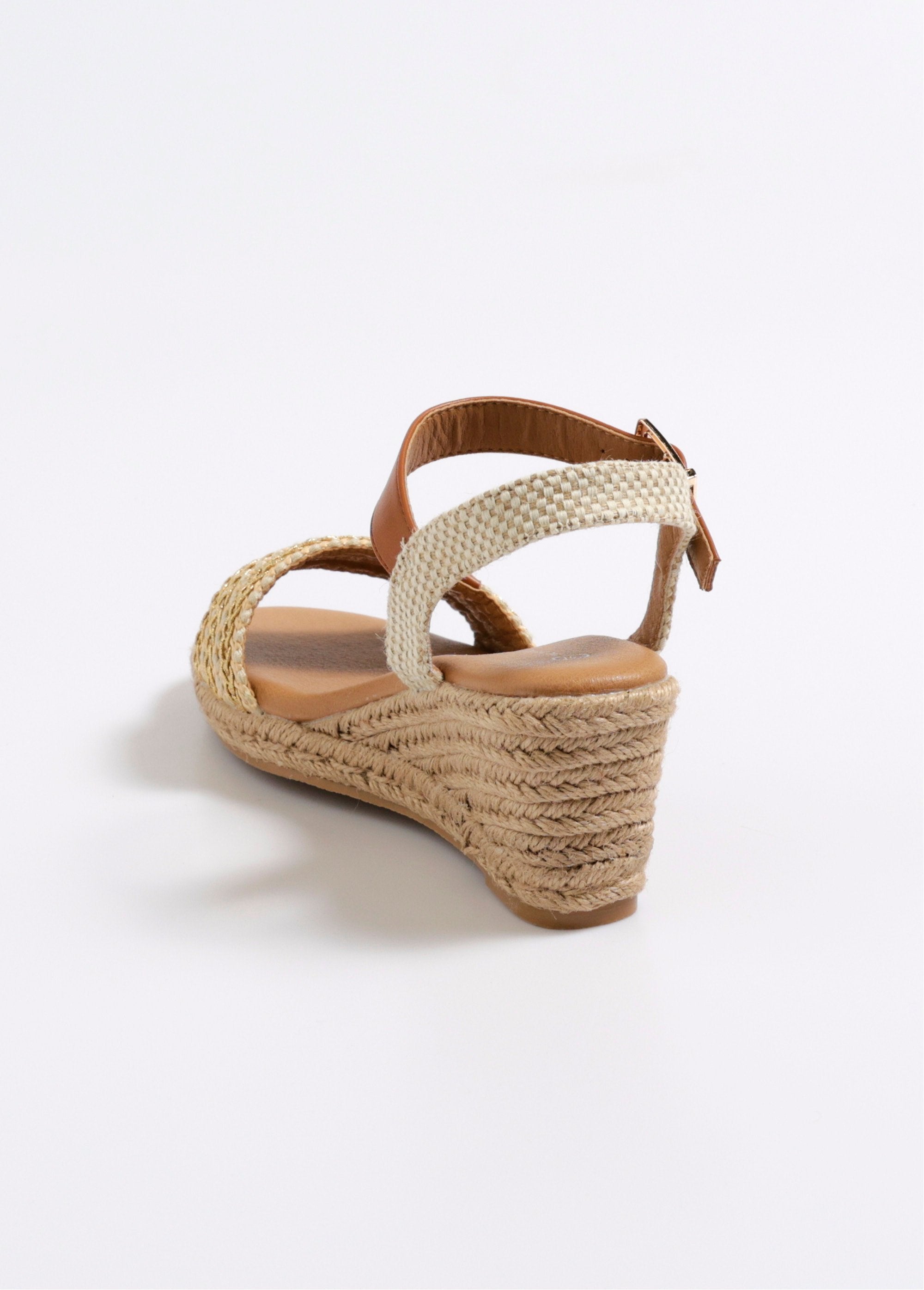 Alpargata_elegante_con_detalles_de_piel_sintética_Beige_DO1_slim