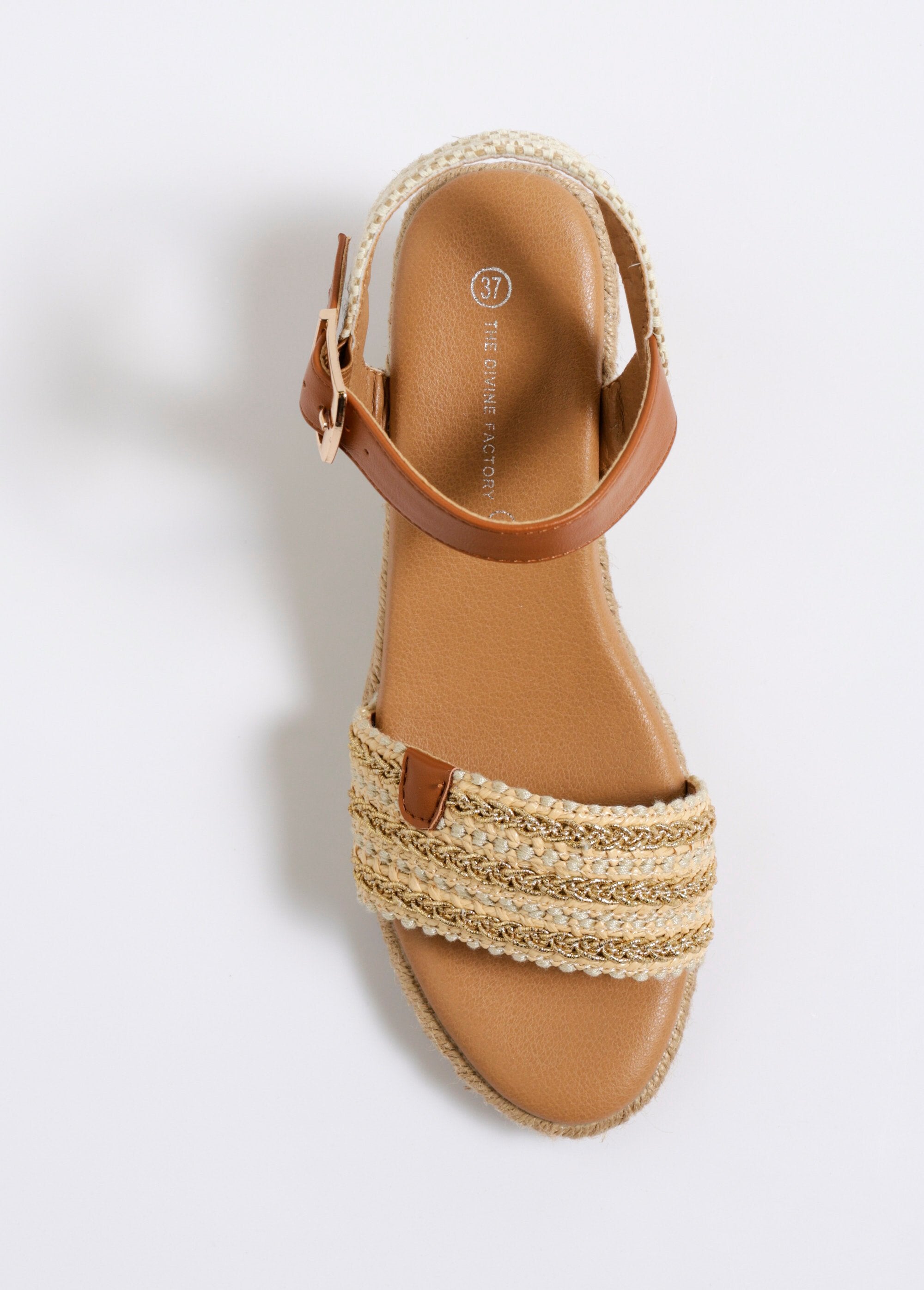 Alpargata_elegante_con_detalles_de_piel_sintética_Beige_OV1_slim