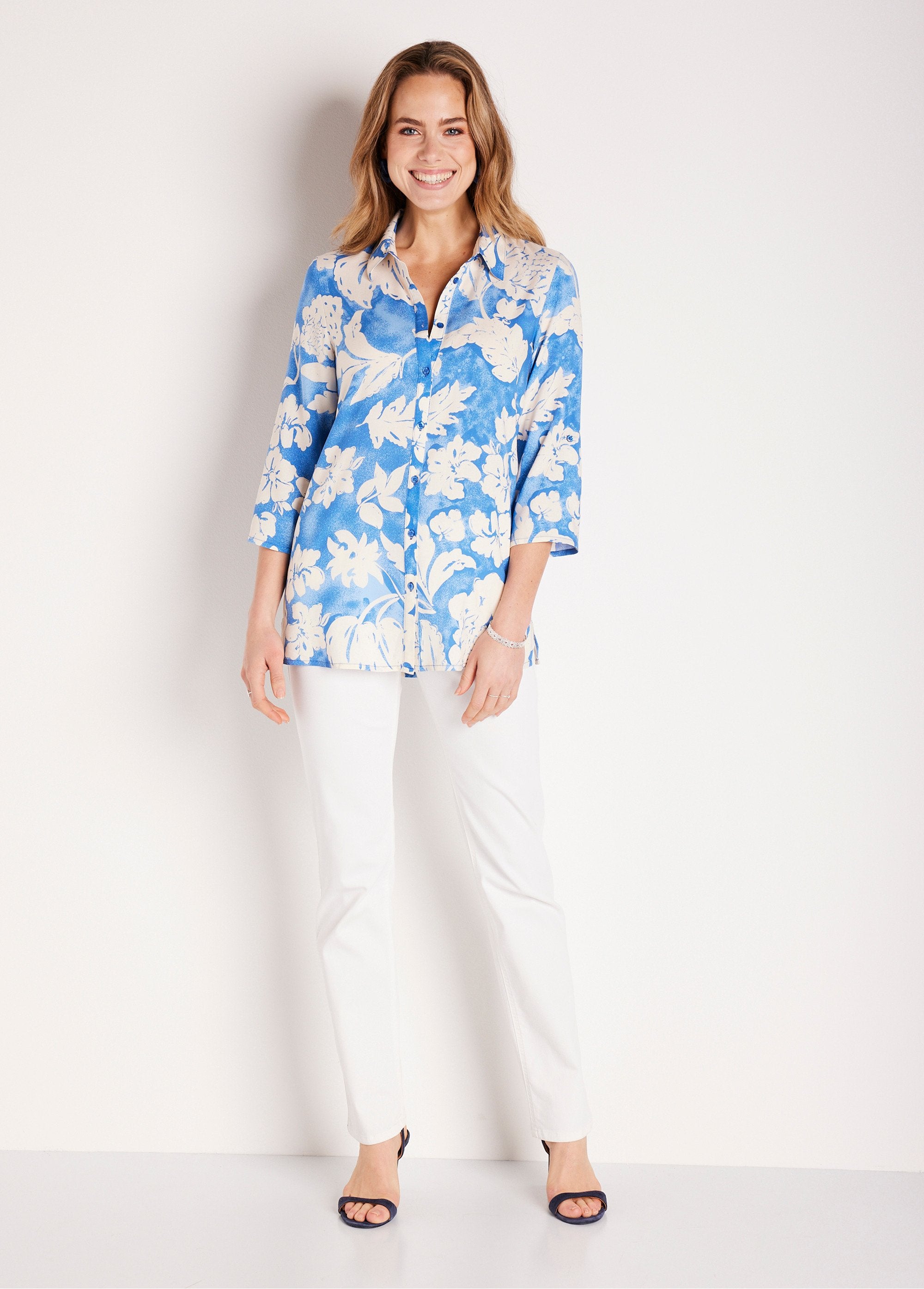 Blusa_holgada_larga_de_flores_Azul_y_blanco_SF1_slim