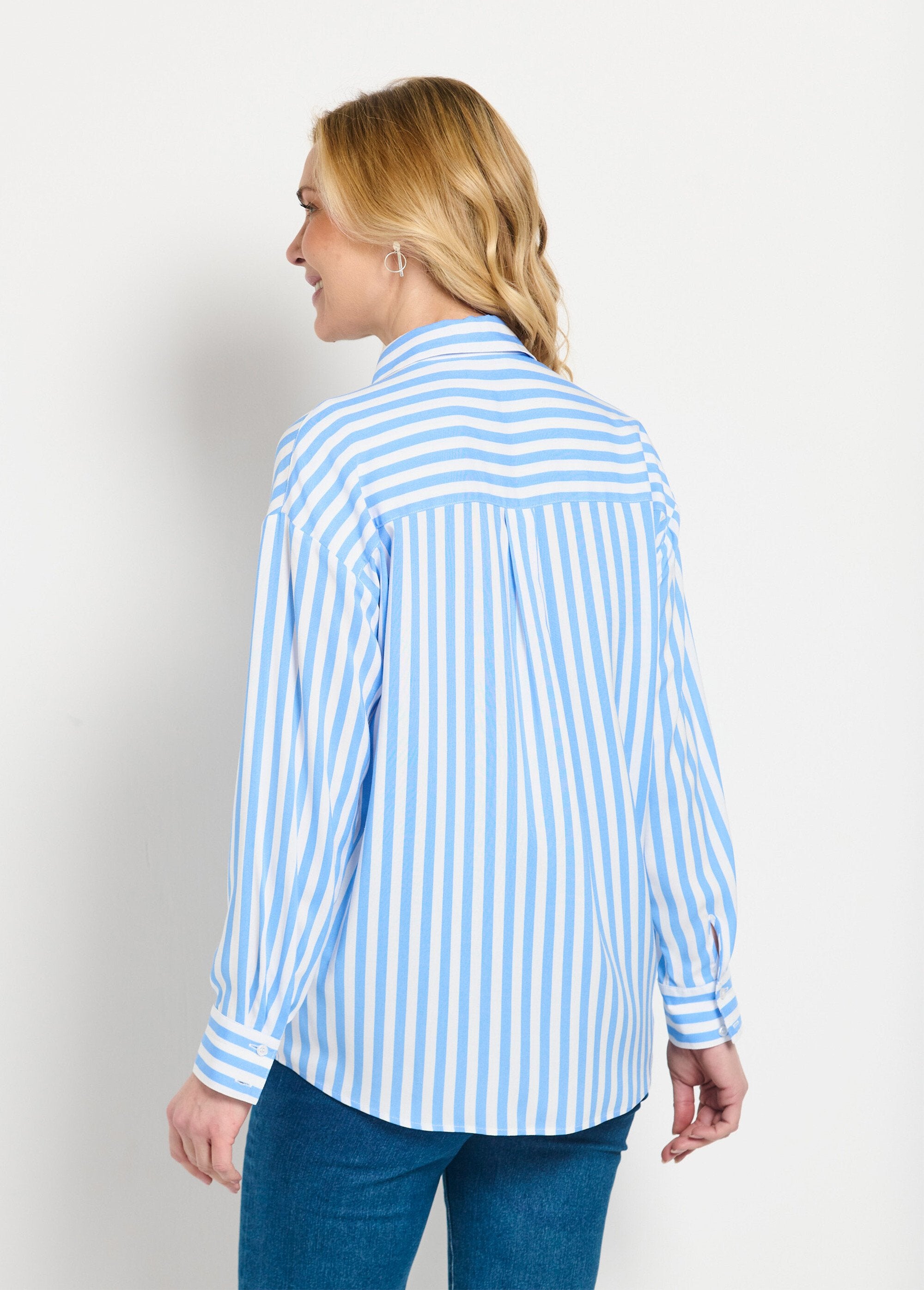 Blusa_larga_fluida_de_rayas_con_manga_larga_Azul_y_blanco_DO1_slim