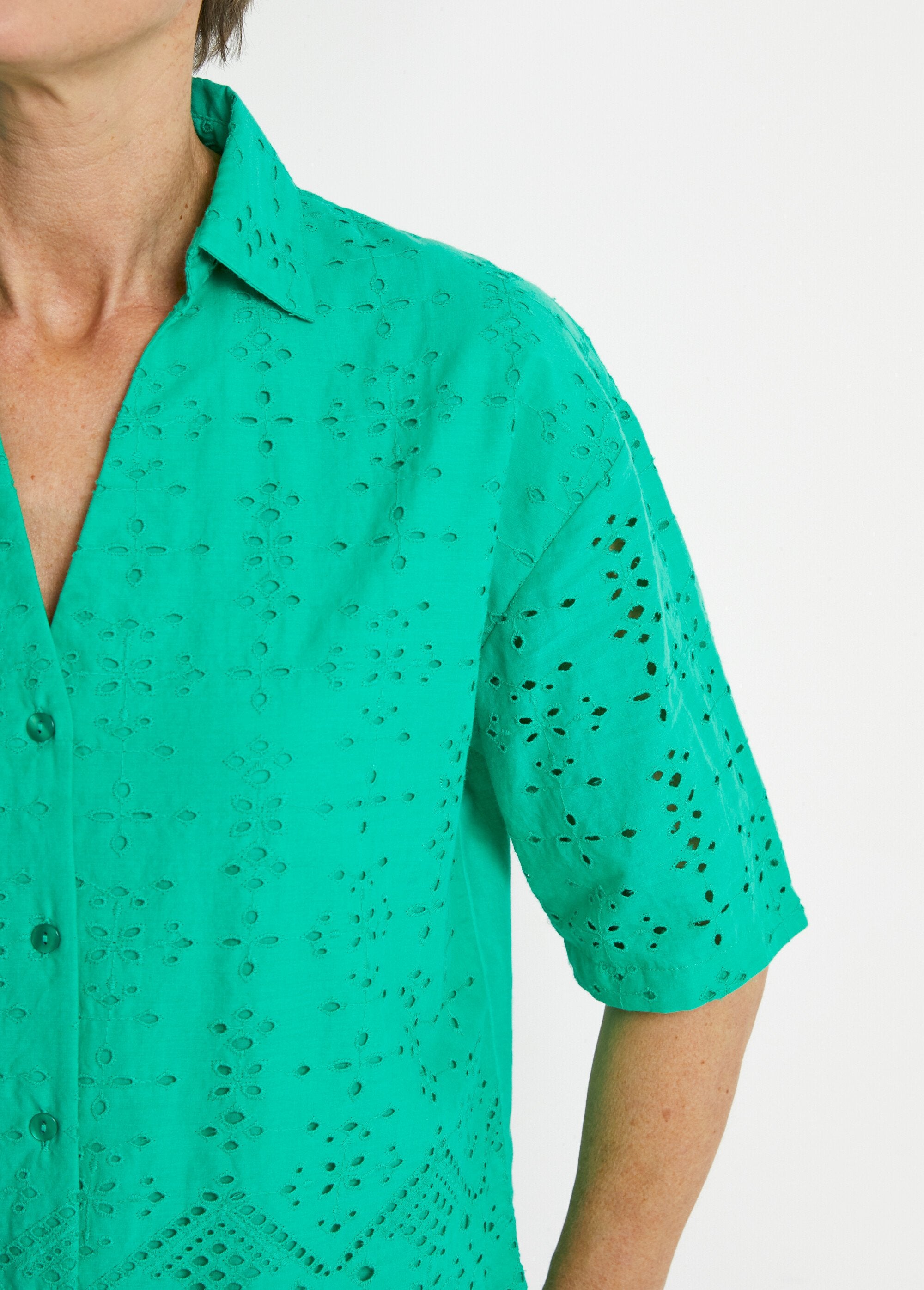 Blusa_bordada_de_manga_corta_Verde_DE2_slim