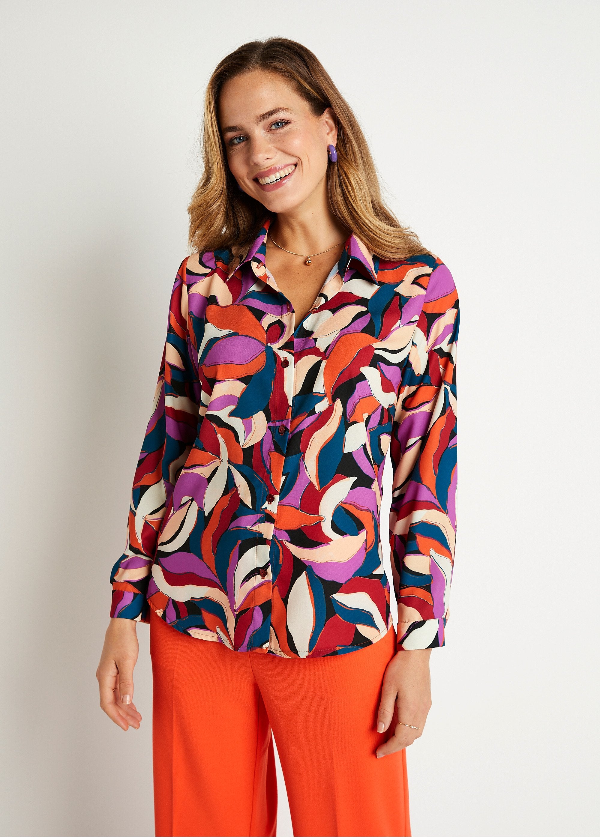 Blusa_manga_larga_con_estampado_de_hojas_naranja_y_morado_FA1_slim