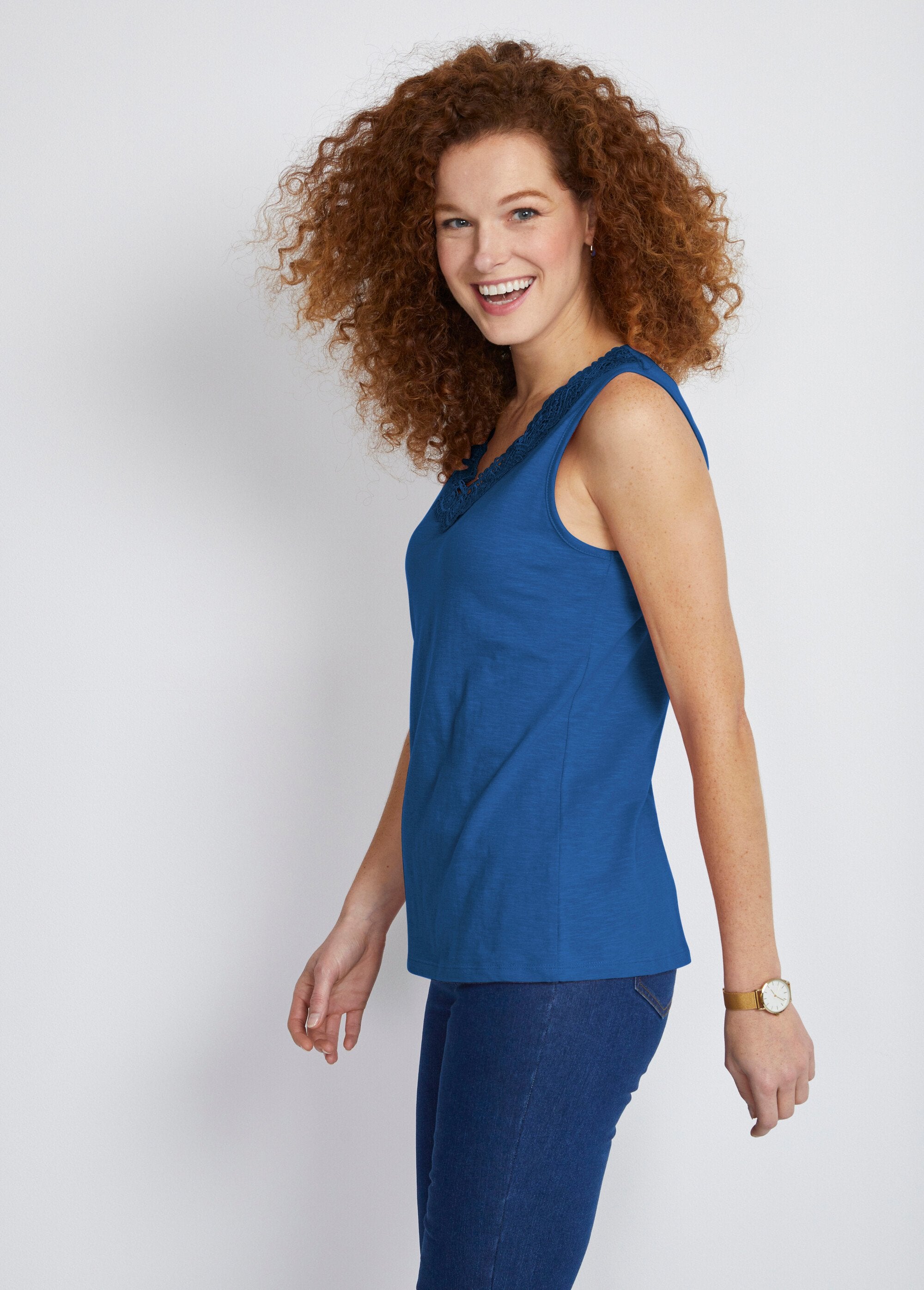 Camiseta_de_tirantes_de_algodón_y_macramé_Azul_DR1_slim