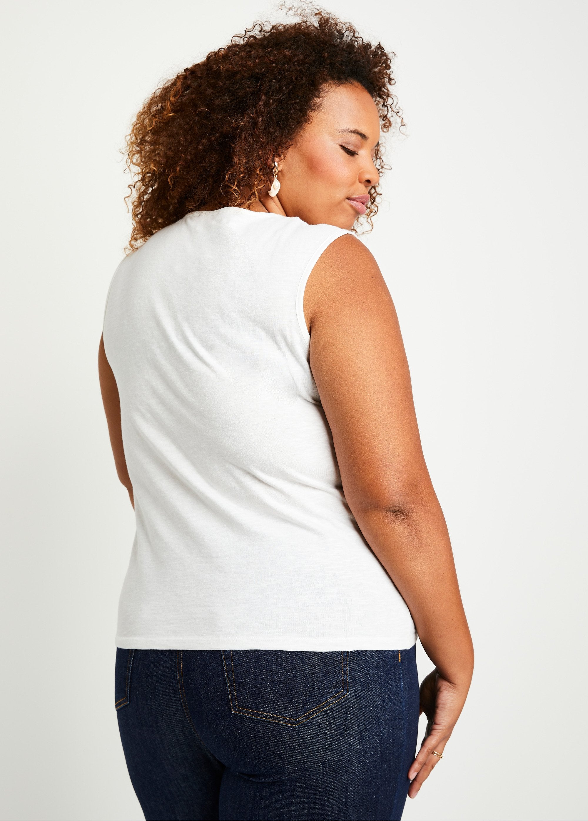 Camiseta_de_tirantes_de_algodón_y_macramé_Blanco,_Blanca_DO1_curvy