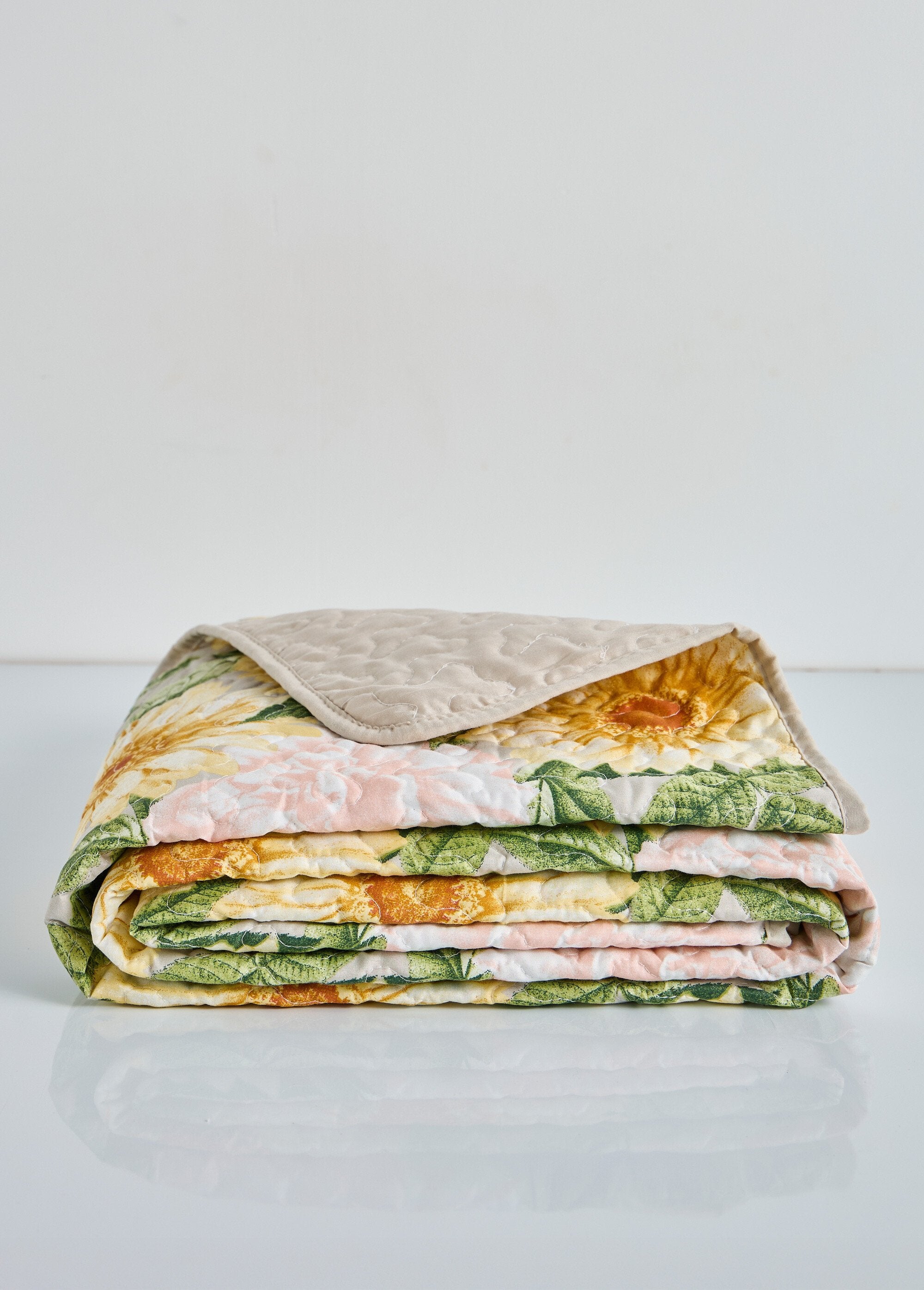 Juego_de_colcha_220x200cm_+_2_fundas_de_almohada_50x70cm_flores_amarillas_FA1_slim