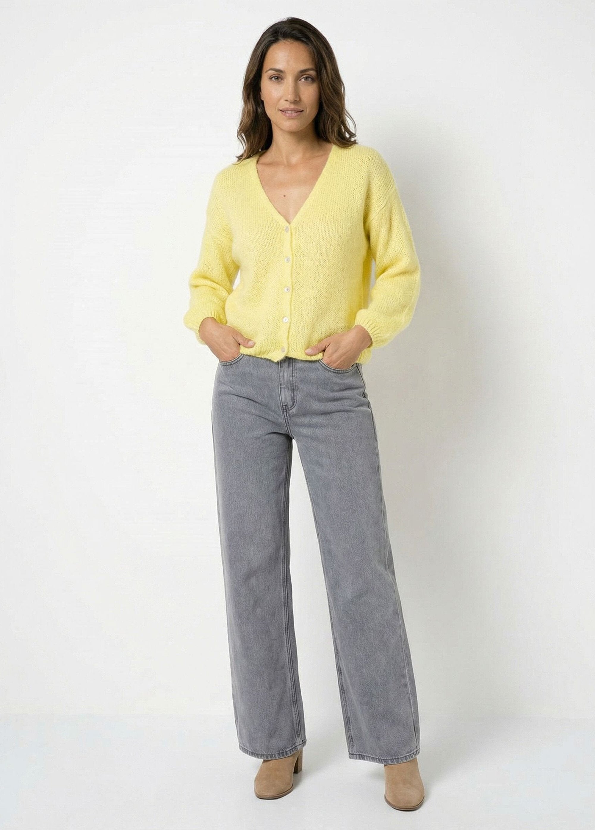 Cárdigan_cálido_de_punto_de_mohair_con_cuello_en_V_AMARILLO_SF1_slim