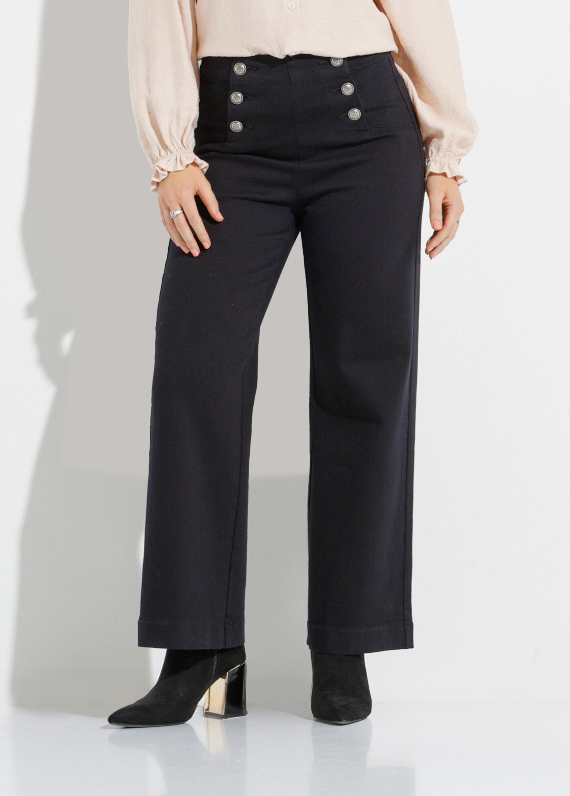 Vaqueros_con_botones_metálicos,_especial_PETITE_Negro_FA1_slim