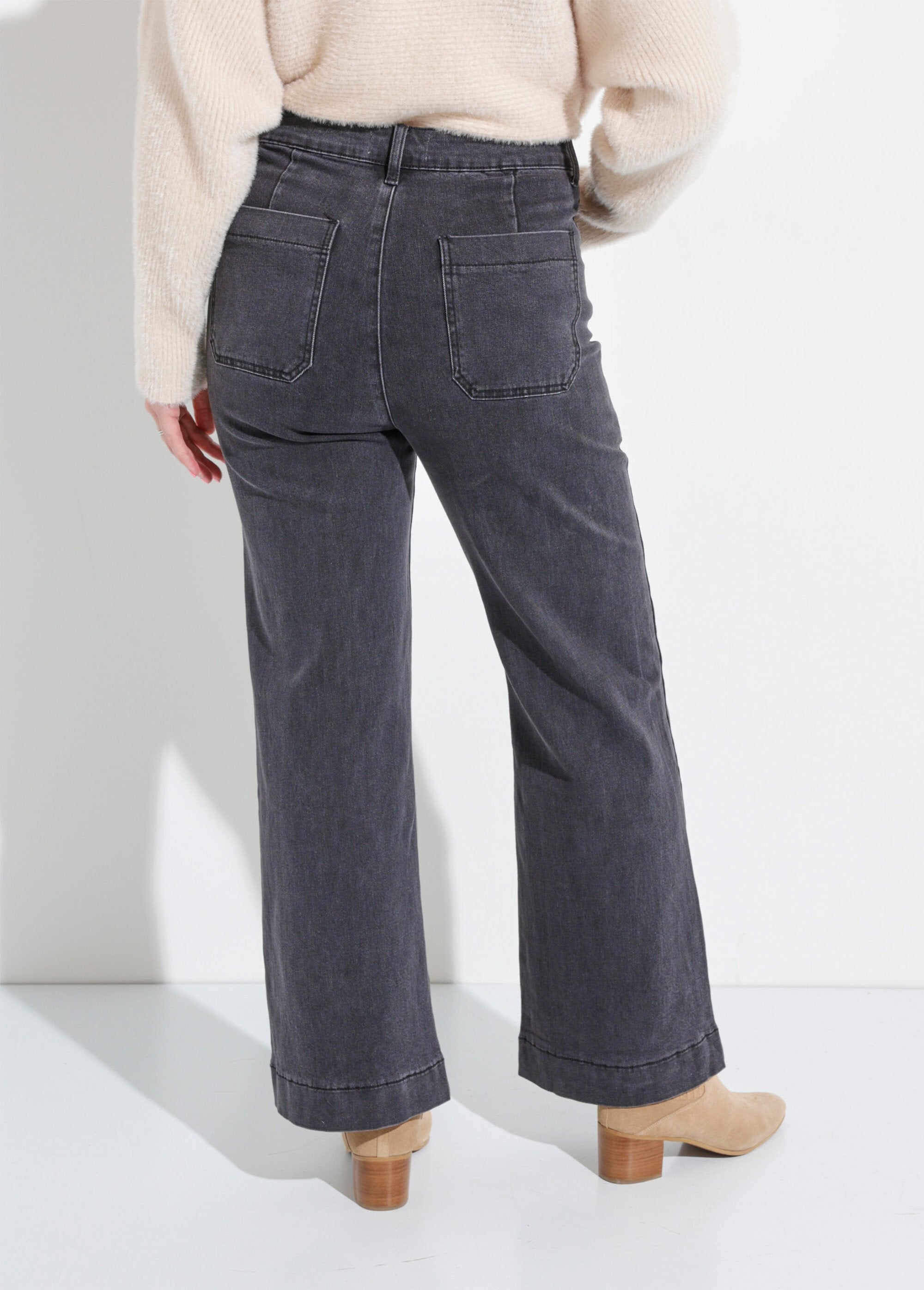 Vaqueros_acampanados_con_bolsillos,_especial_PETITE_Gris_antracita_DO1_slim