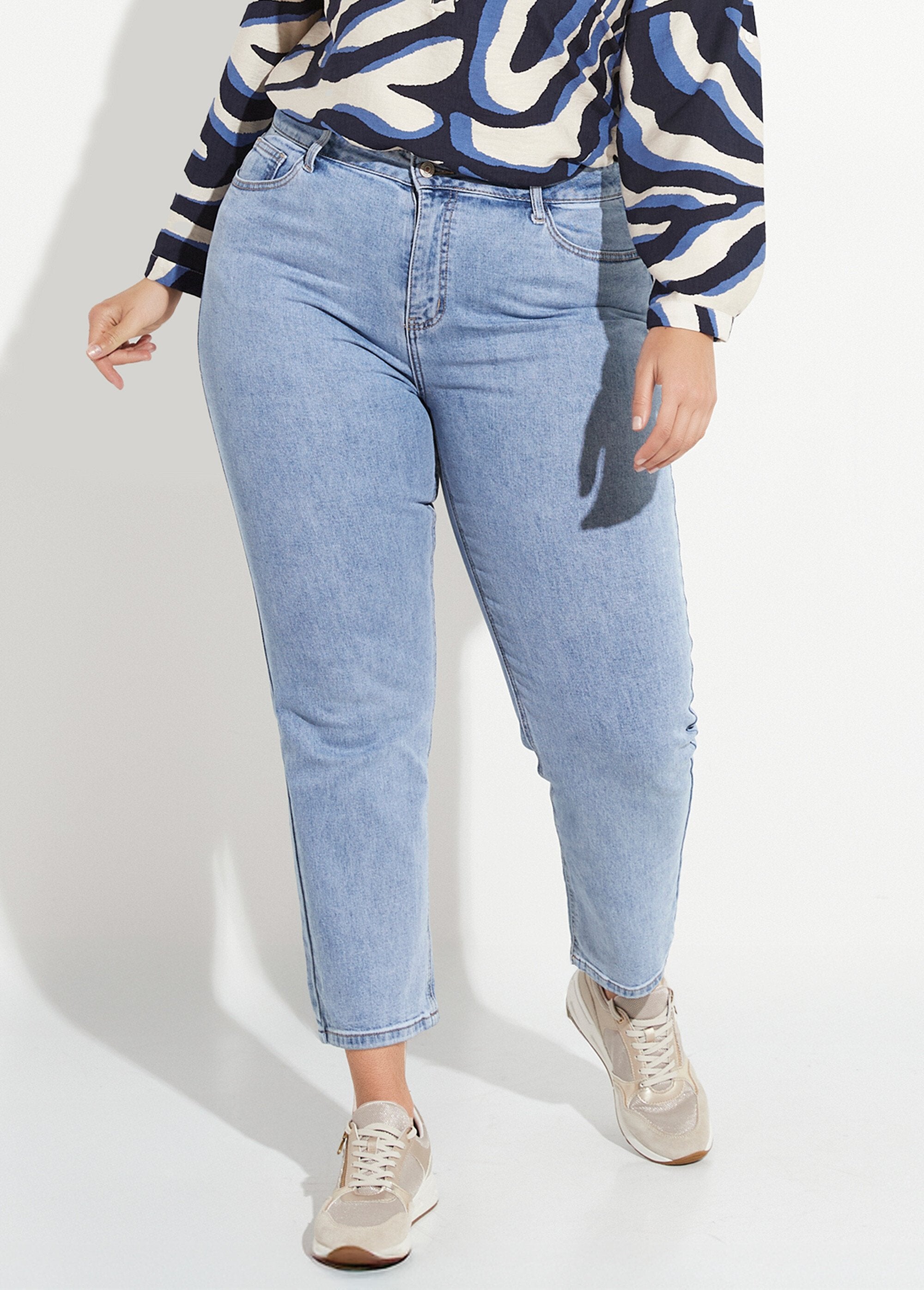 Jeans_mom_de_mezclilla,_especial_TALLA_GRANDE_Denim_claro_FA1_curvy
