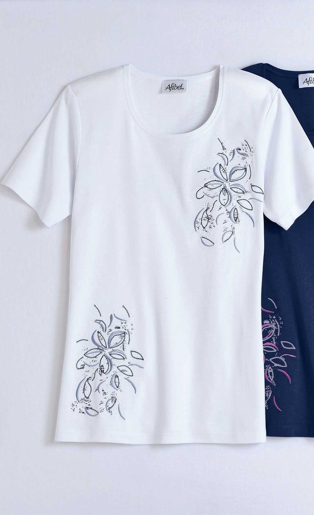 Camiseta_larga_con_bordado_de_flores_colocadas_Blanco,_Blanca_FA1_slim