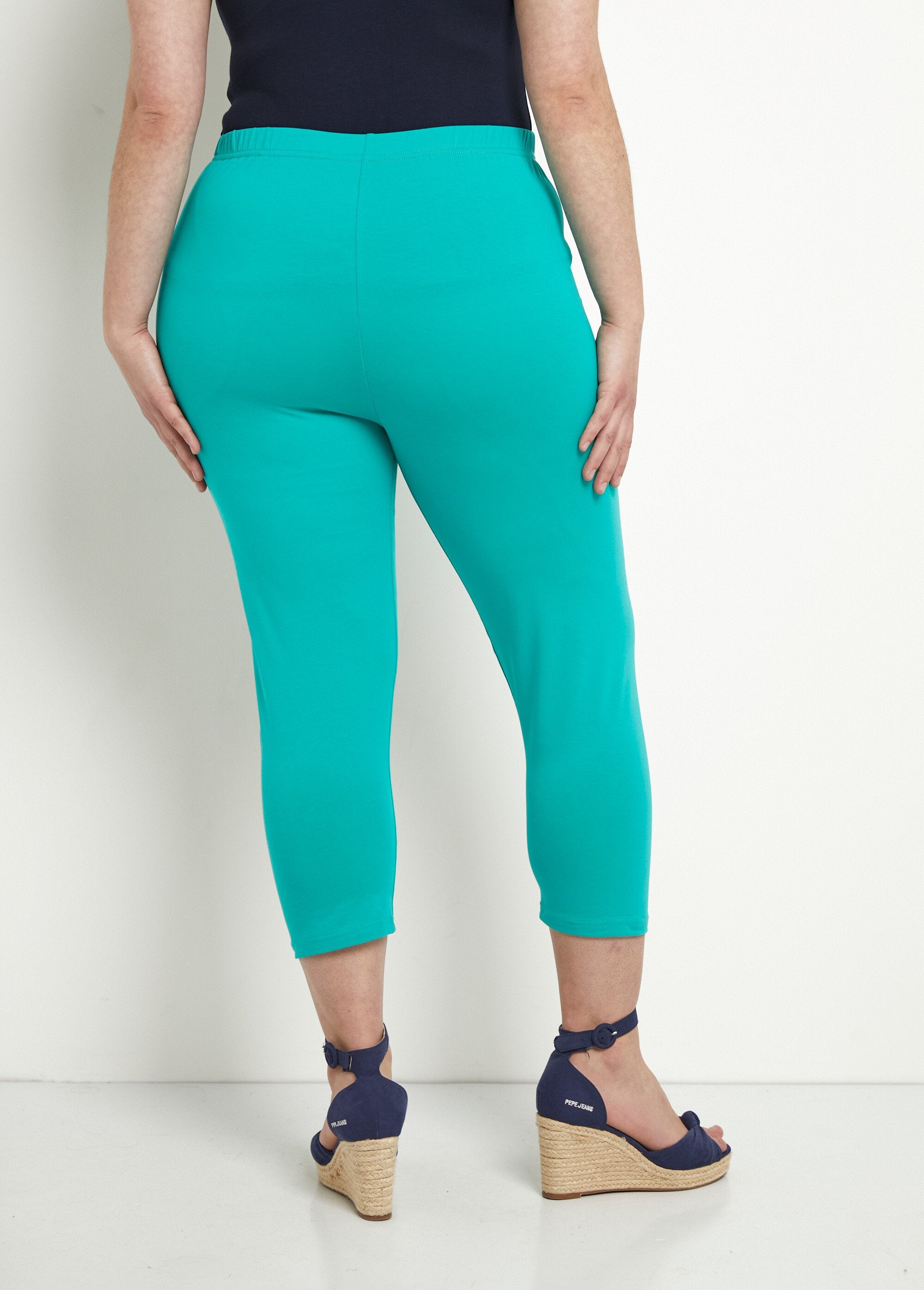 Leggings_cortos_con_cinturilla_elástica_en_algodón_Uni_agua_DO1_curvy