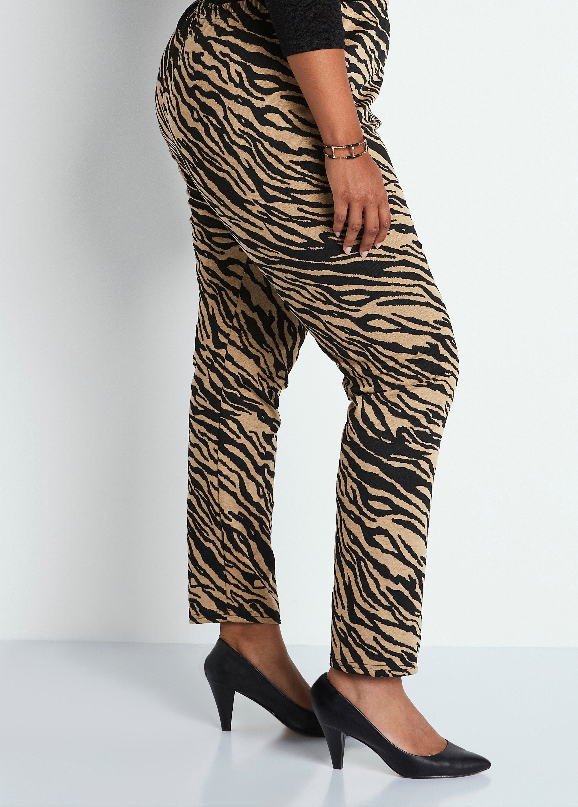 Leggings_de_punto_jacquard_con_cintura_elástica_camello_cebra_DR1_curvy