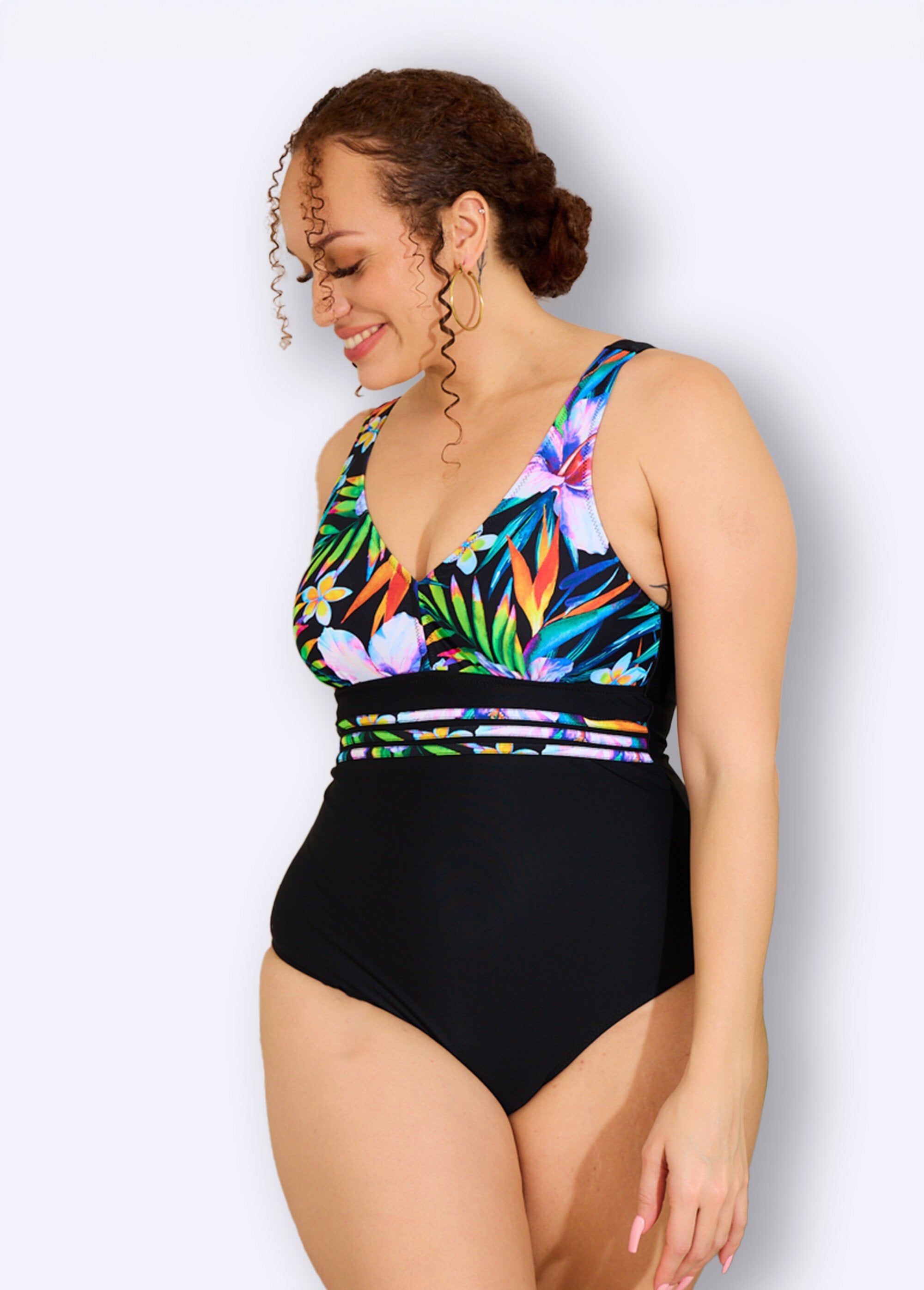 Traje_de_baño_de_una_pieza_exótico_y_sencillo_Estampados_negros_FA1_curvy