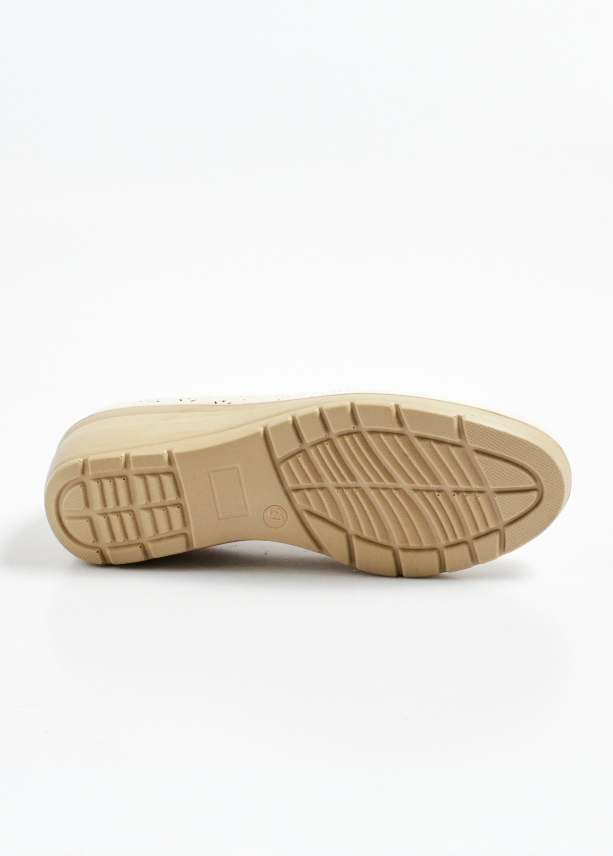 Mocasín_cómodo_calado_con_laterales_elásticos_Beige_UN1_slim