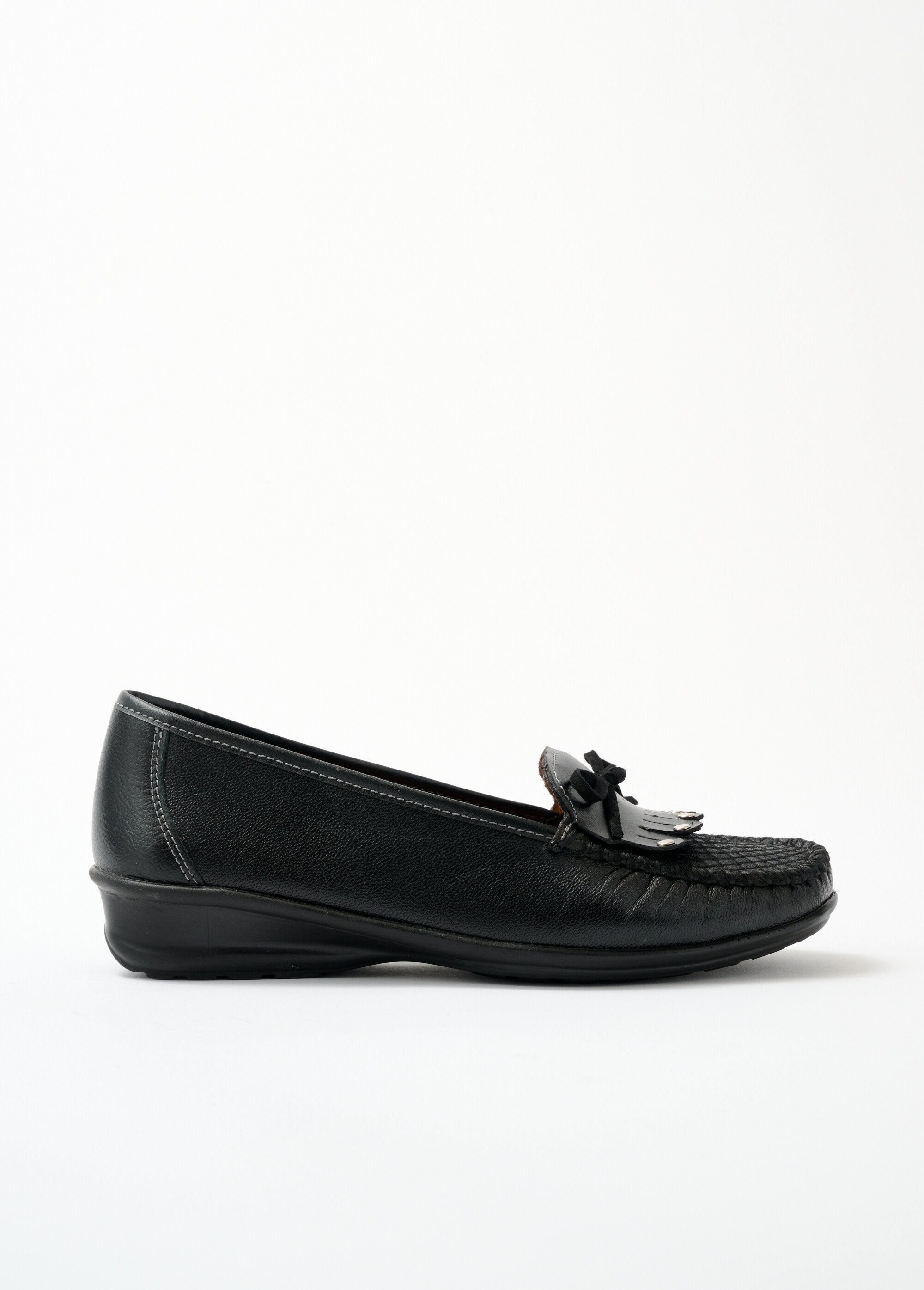 Mocasines_cuña_de_piel_con_trabilla_con_flecos_Negro_DR1_slim