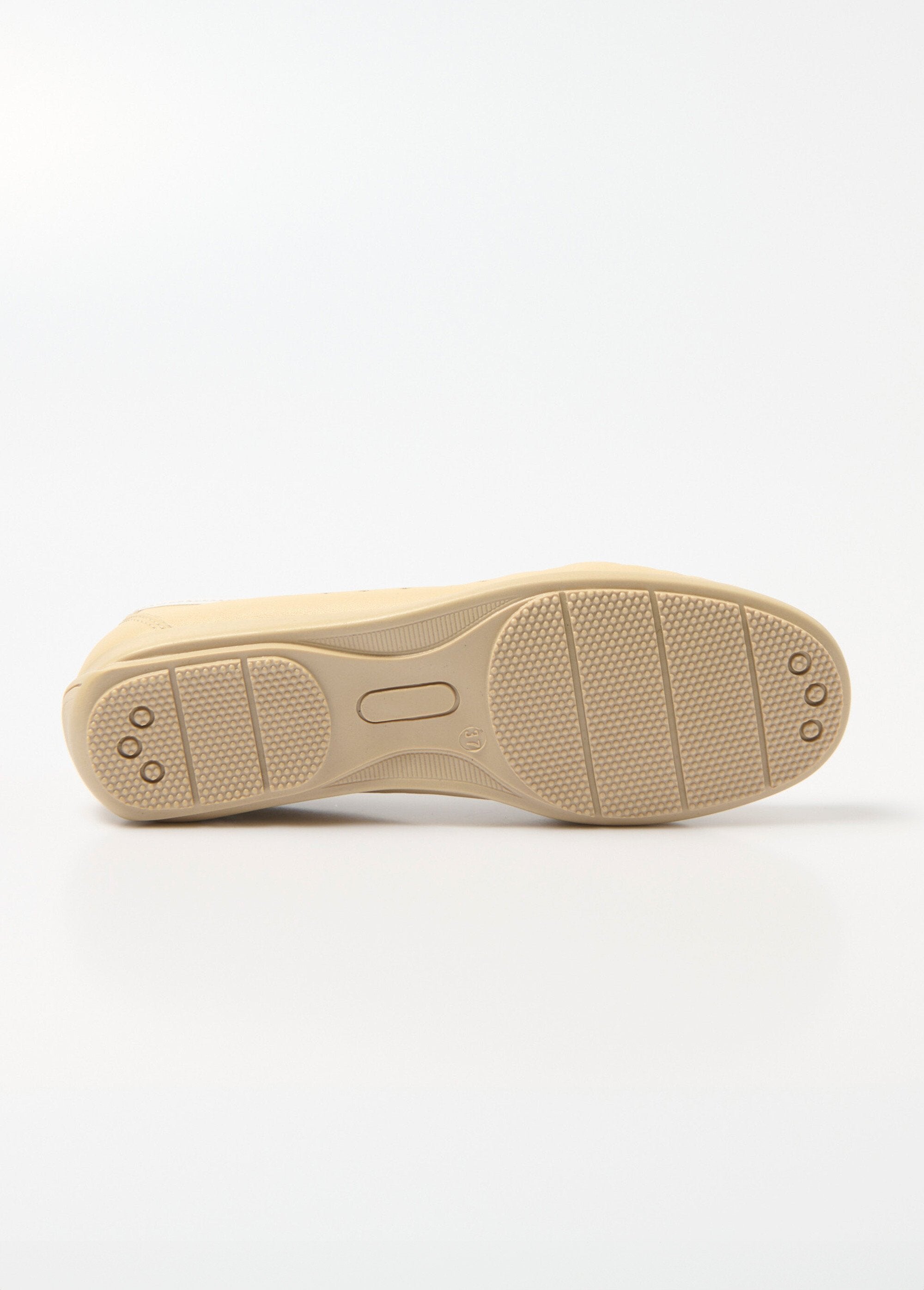 Mocasines_anchos_confort_de_piel_suave_Beige_UN1_slim