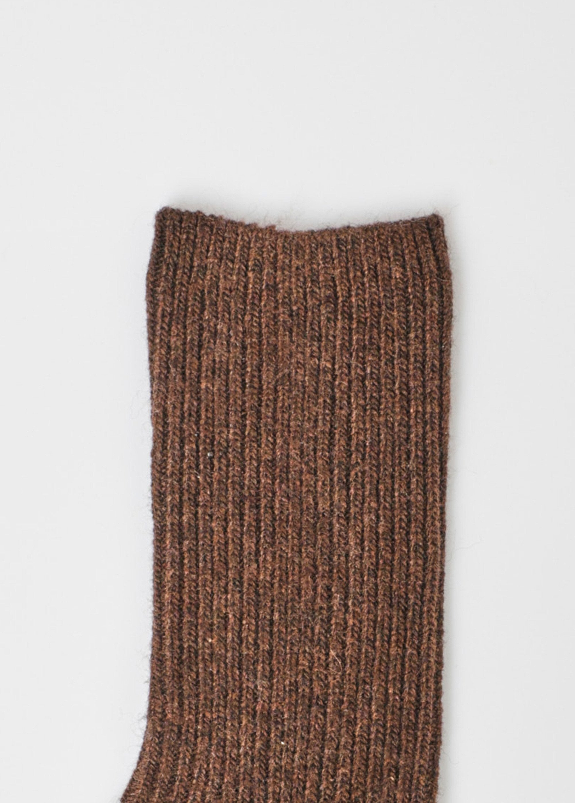 Par_de_calcetines_de_lana_de_canalé_fino_camello_DE2_slim