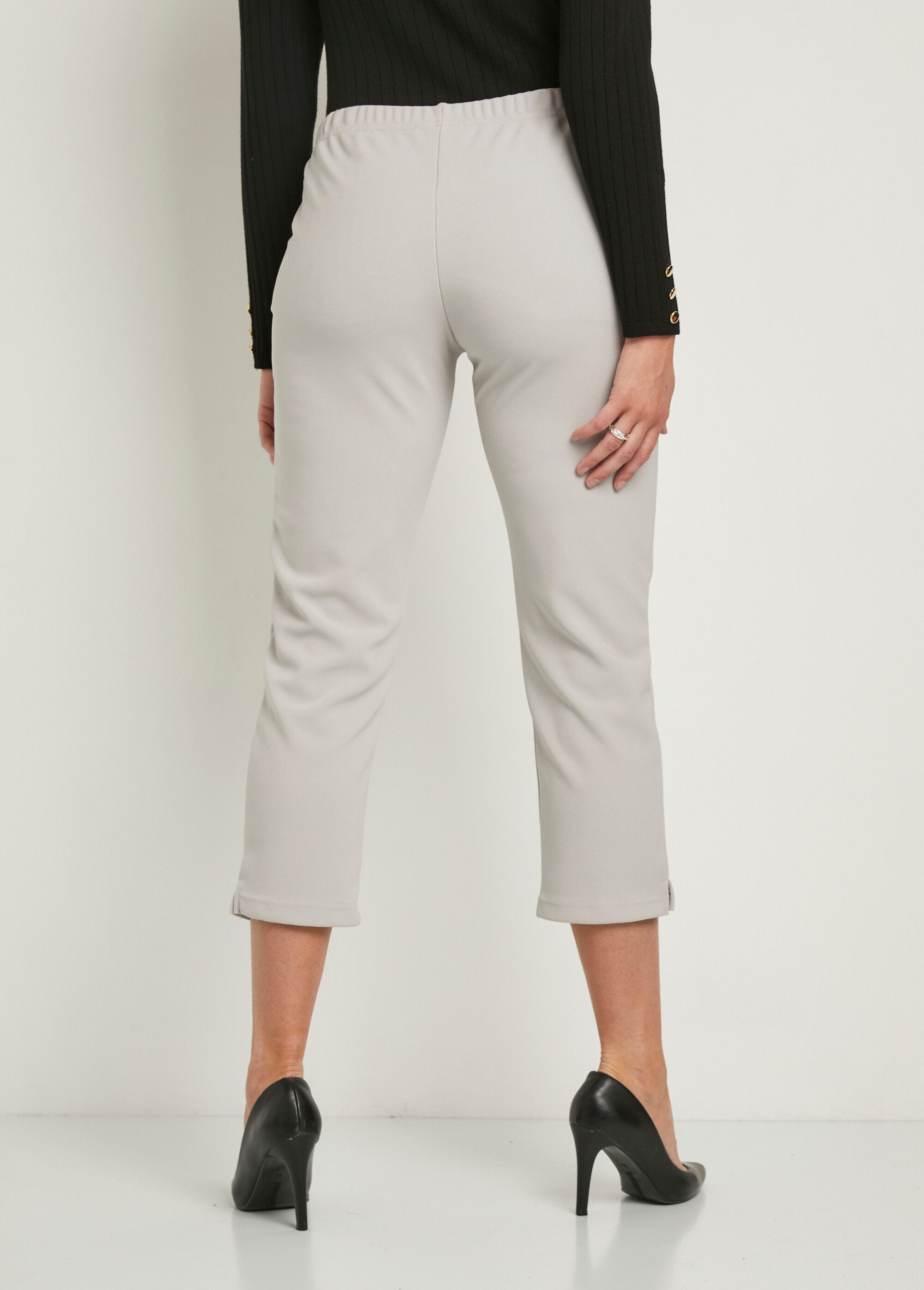 Pantalones_cropped_con_cintura_elástica_de_canalé_Gris_claro_DO1_slim