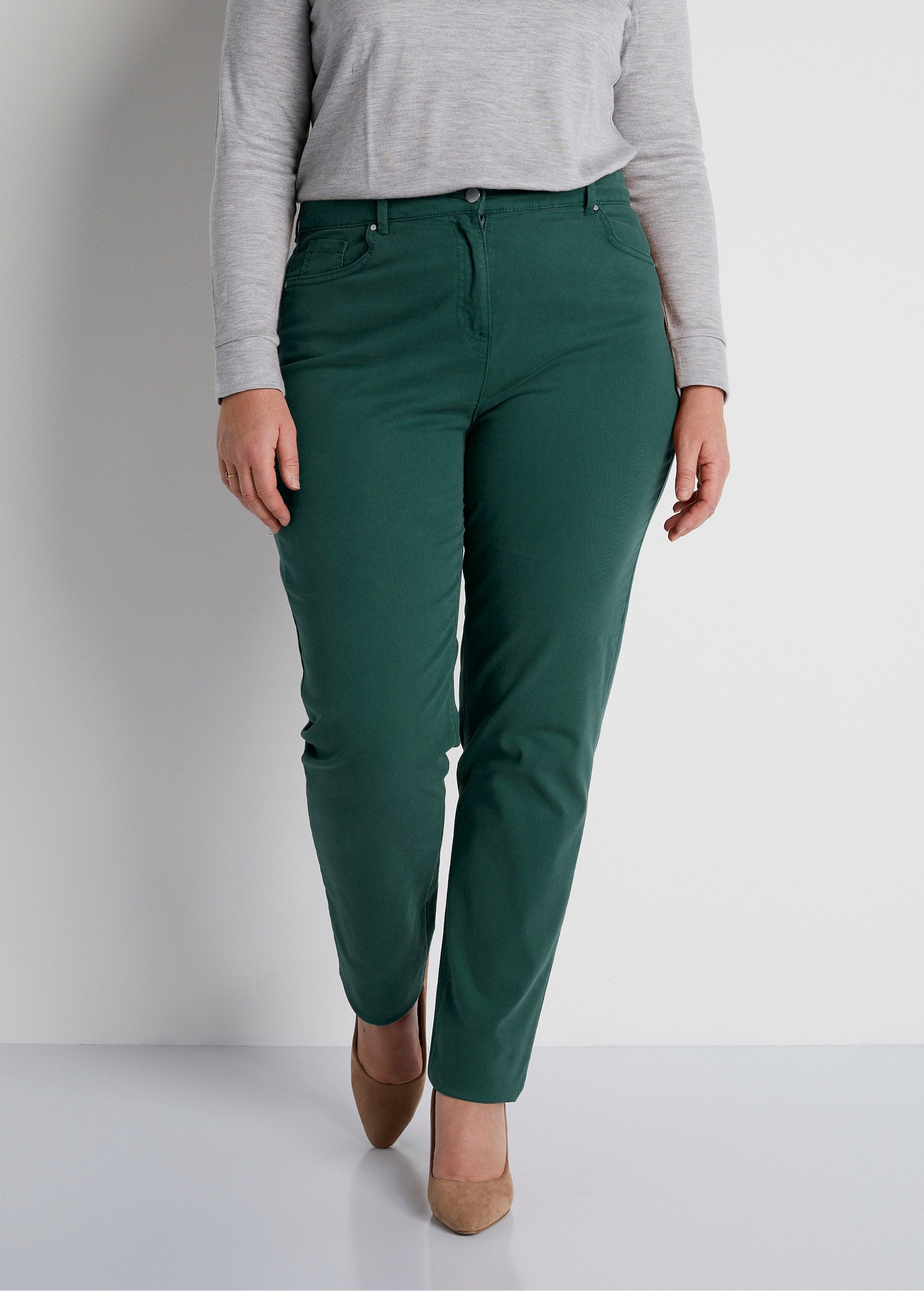 Pantalón_recto_de_cinco_bolsillos_de_algodón_elástico_Verde_FA1_curvy