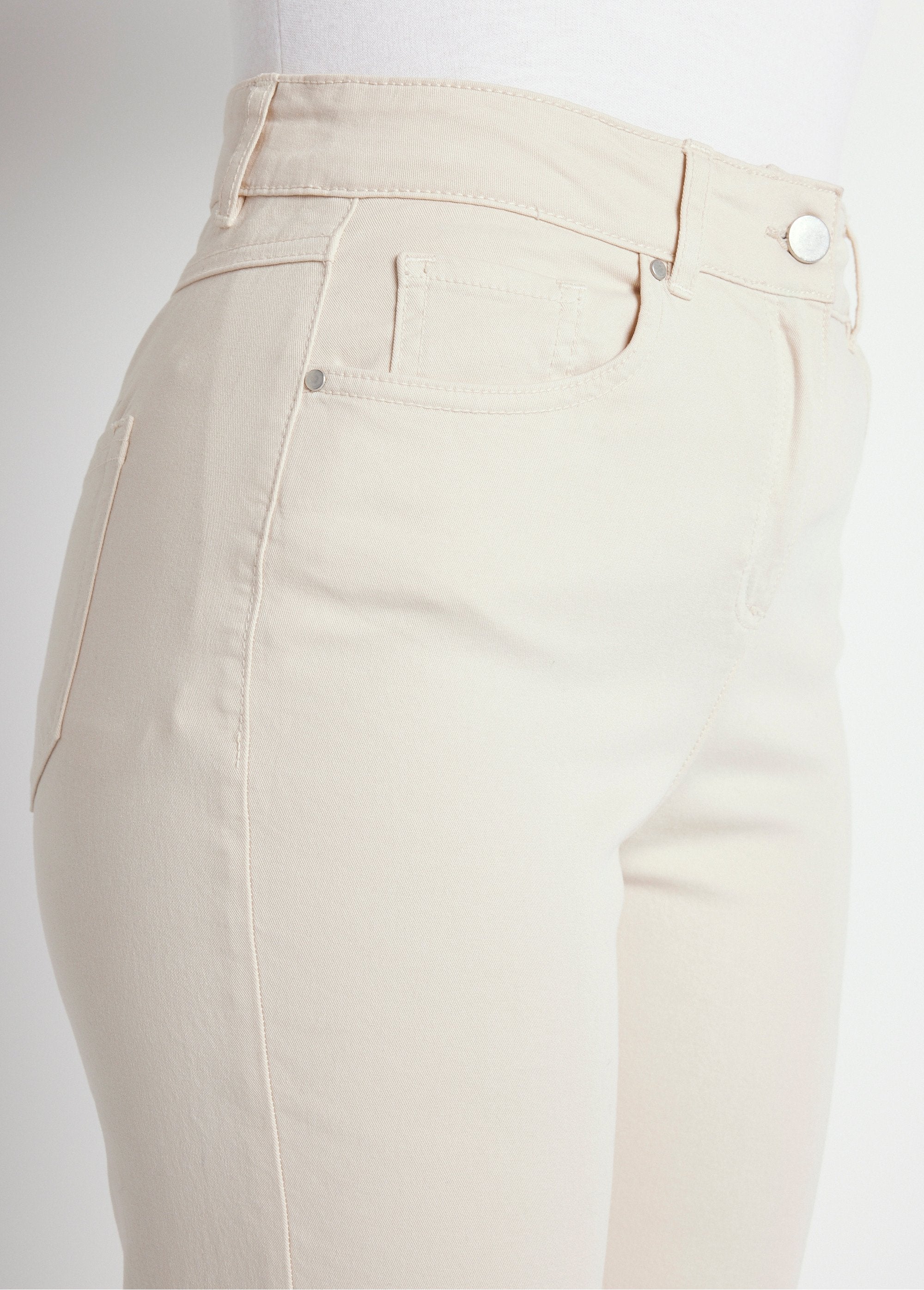 Pantalón_recto_de_cinco_bolsillos_de_algodón_elástico_Beige_DE3_slim