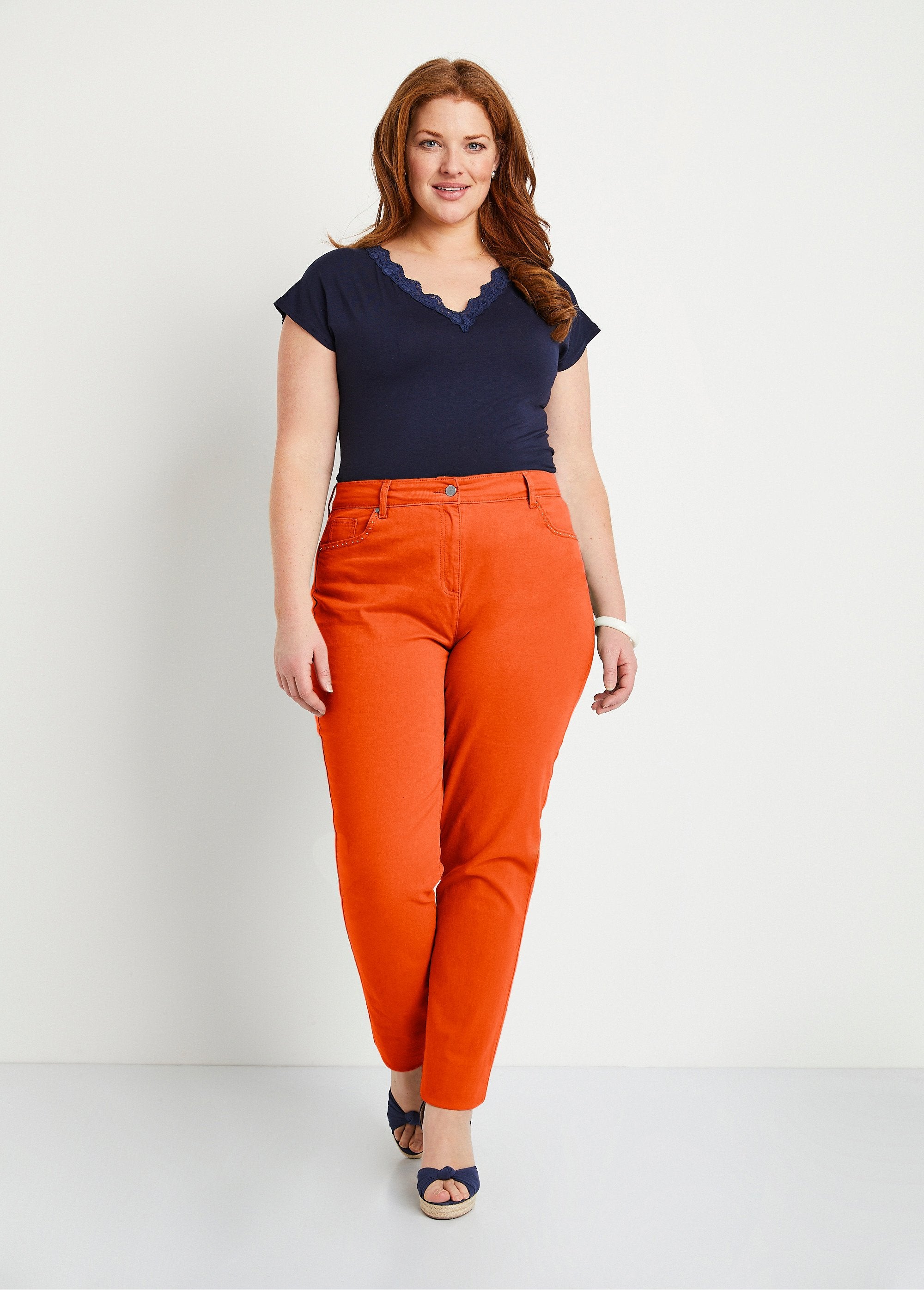 Pantalón_recto_de_algodón_elástico_de_5_bolsillos_naranja_SF1_curvy