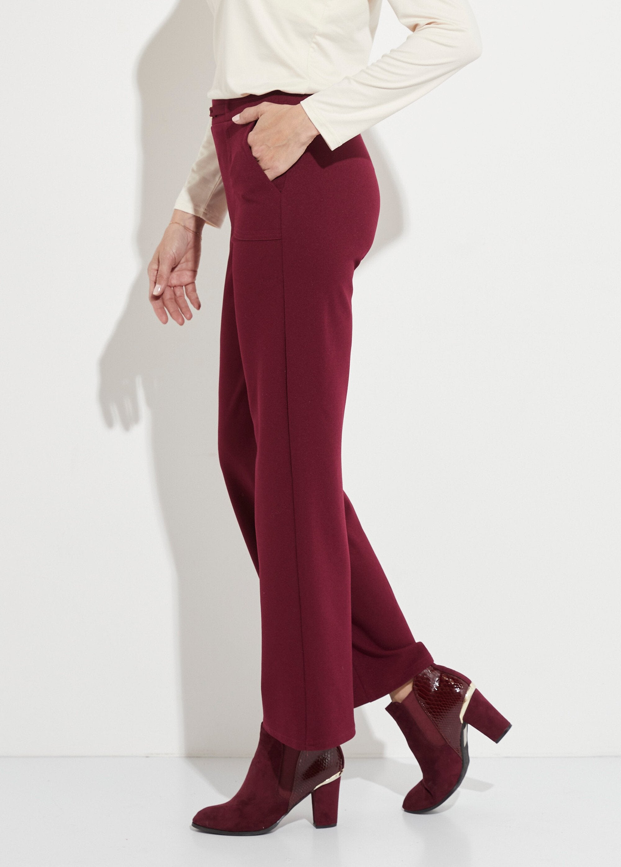 Pantalón_recto_con_cintura_elástica_y_cinturón_joya._Burdeos_GA1_slim