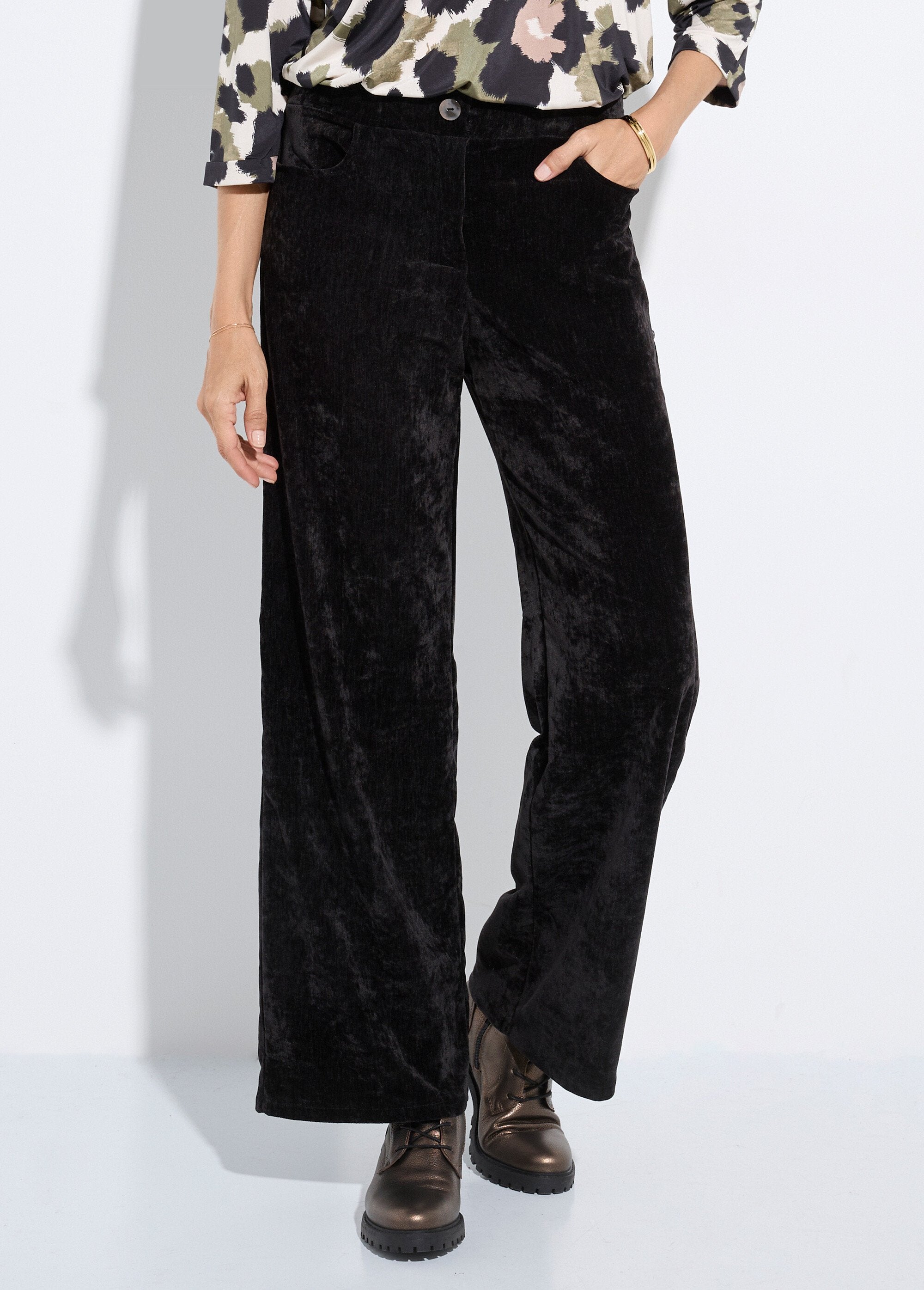 Pantalón_ancho_elástico_de_terciopelo_corto_Negro_FA1_slim