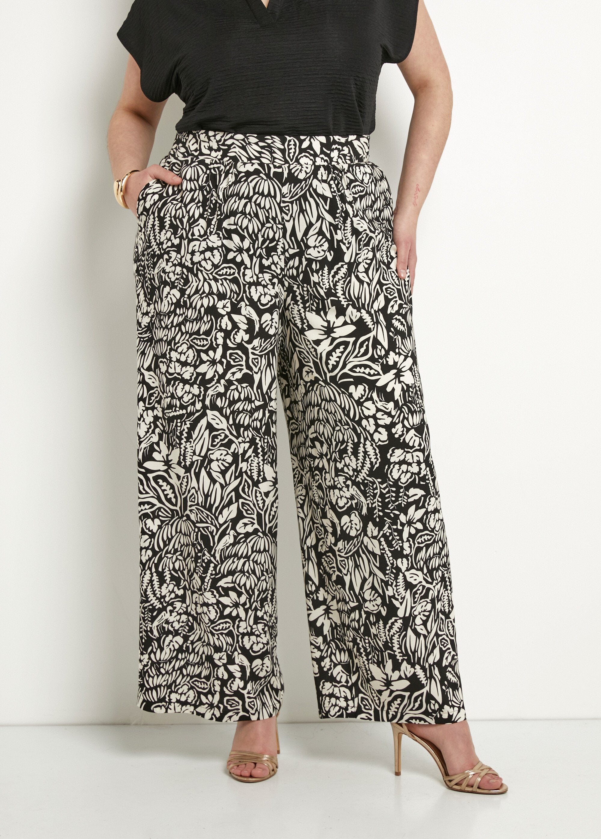 Pantalón_ancho_con_cintura_elástica_floral_o_liso_Negro_y_crudo_FA1_curvy