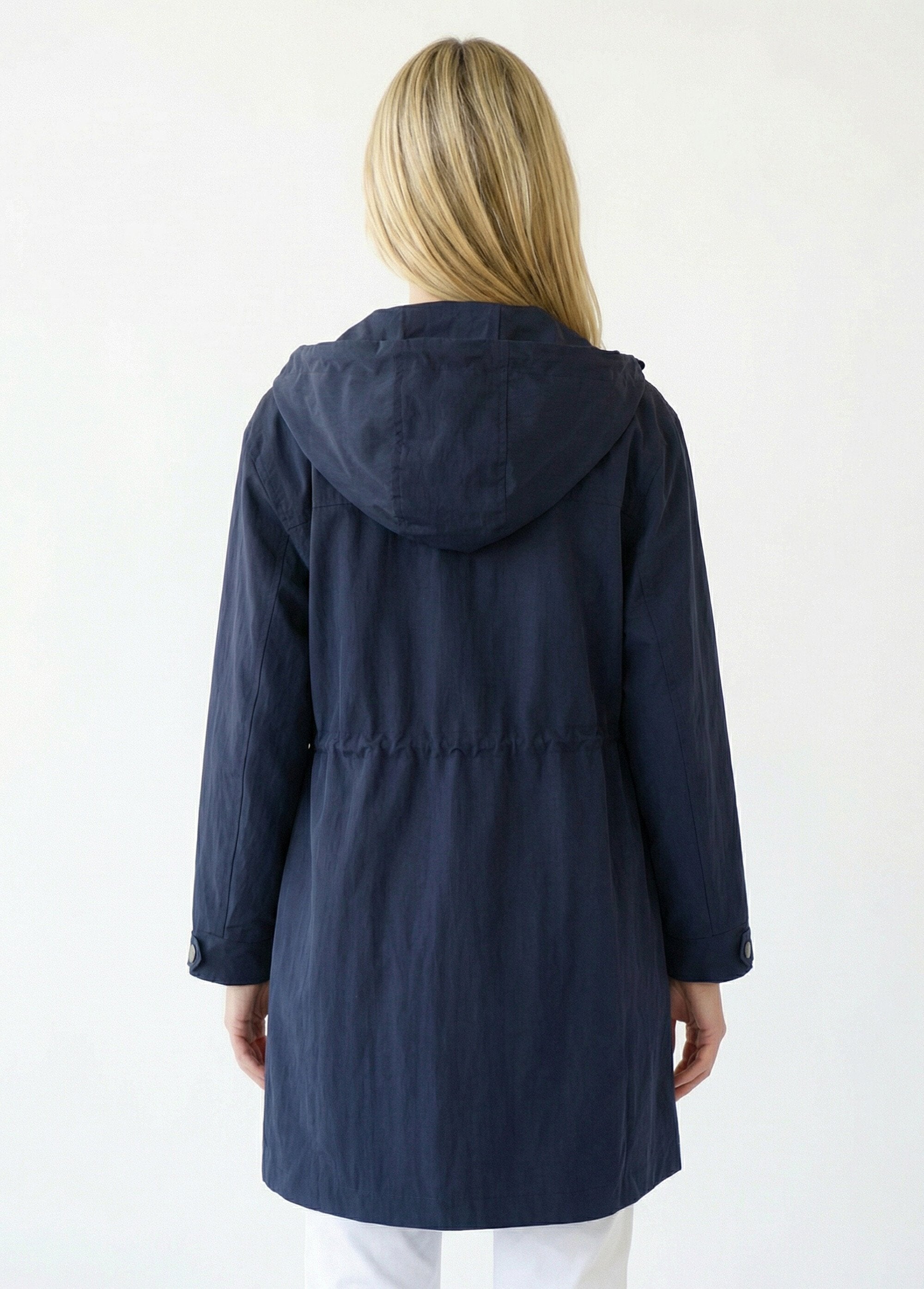 Parka_impermeable_con_cremallera_y_botones_a_presión_en_la_capucha_Marina_DO1_slim