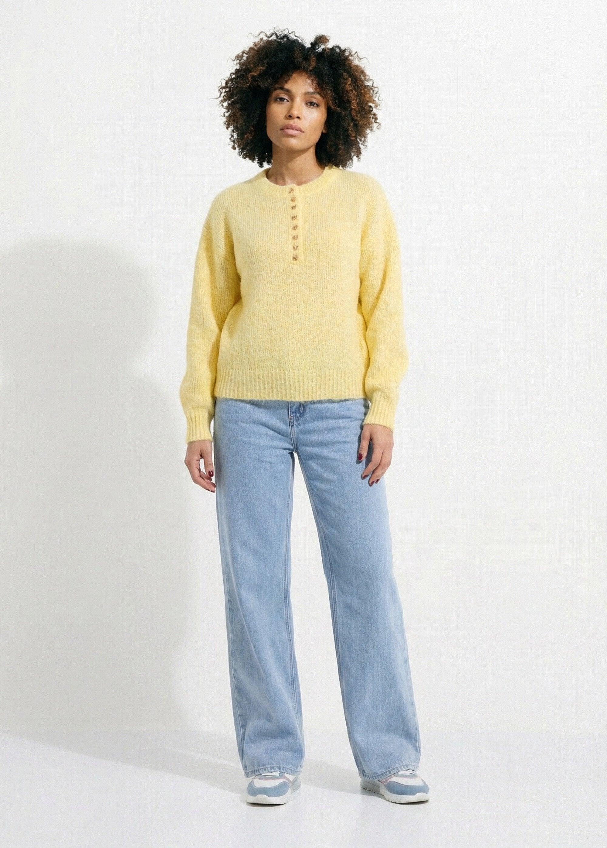 Pull_avec_laine_et_petits_boutons_métal_Jaune_SF1_slim