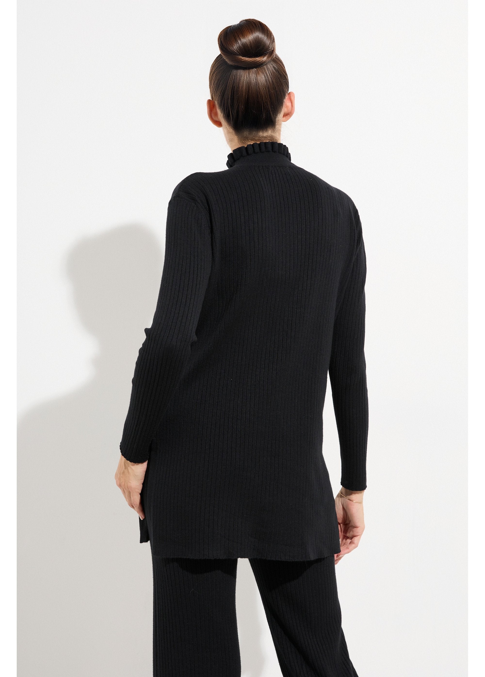 Suéter_de_punto_acanalado_con_cuello_alto_Negro_DO1_slim