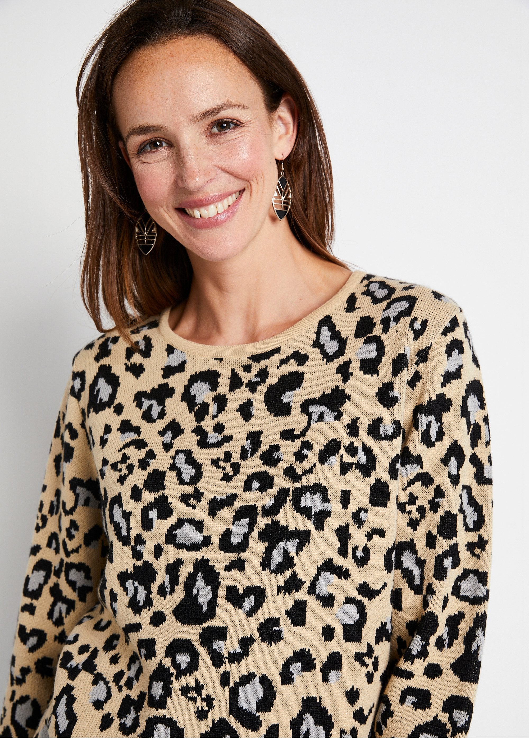 Jersey_jacquard_leopardo_cuello_redondo_Beige_y_negro_DE1_slim