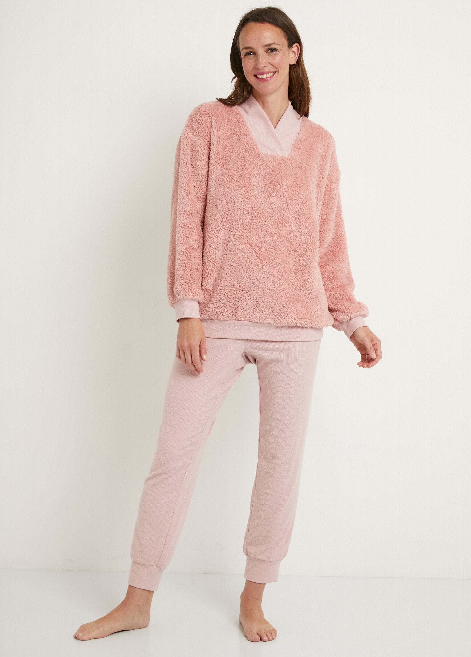 Cálido_pijama_con_cuello_de_pico_y_mangas_largas_de_felpa_Vieux_rose_FA1_slim