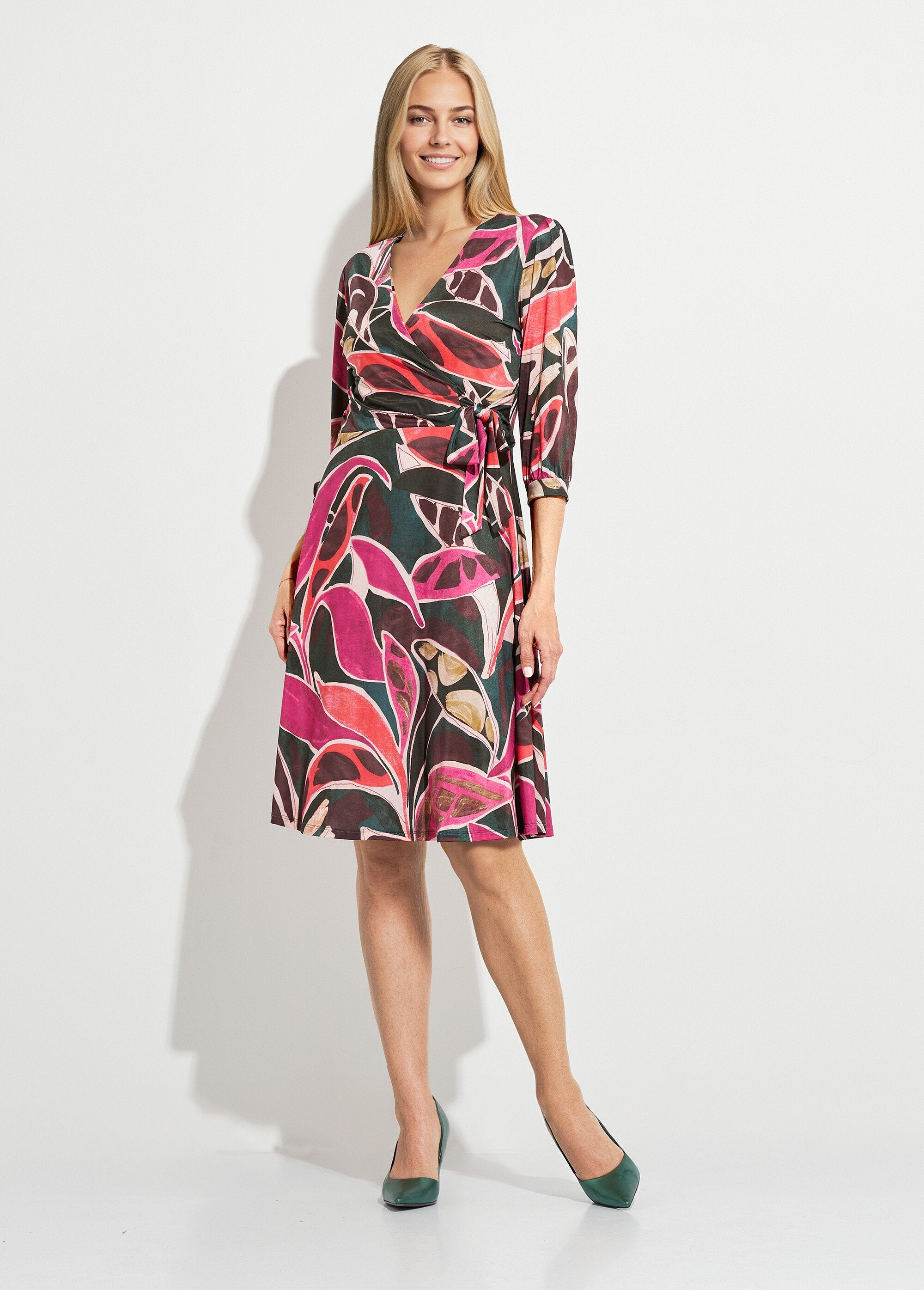 Vestido_cruzado_corto_y_acampanado_con_mangas_3/4_Multicolor_FA1_slim