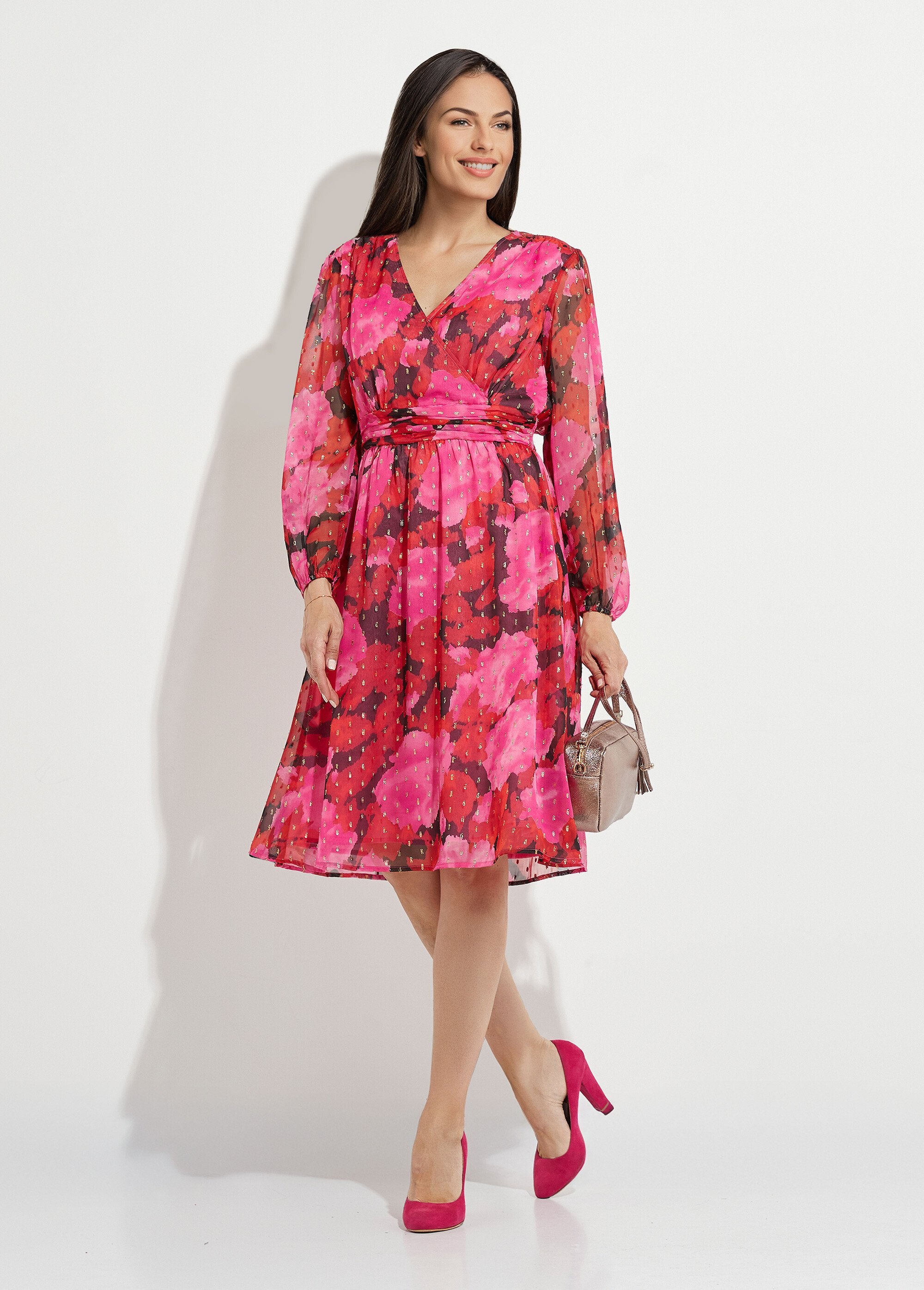 Robe_cache-coeur_courte_voile_imprimé_motifs_dorés_Rouge_et_noir_FA1_slim