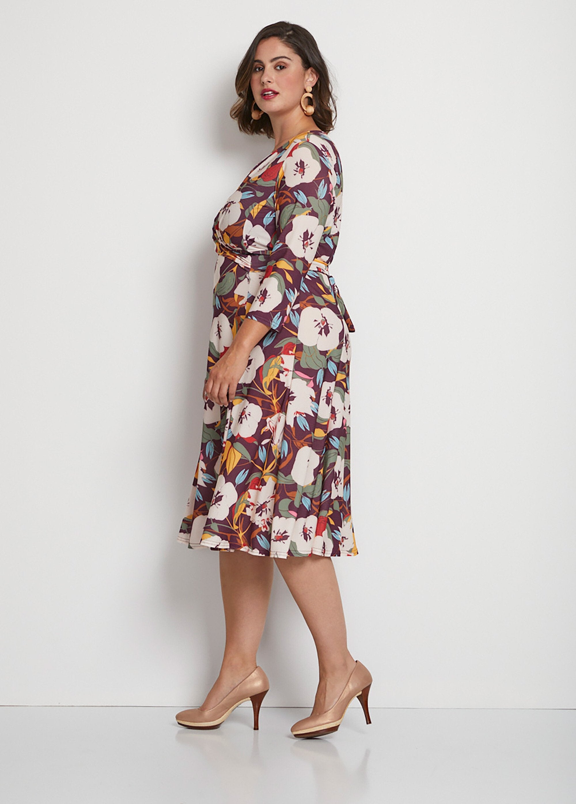 Vestido_floral_Estampado_burdeos_DR1_curvy